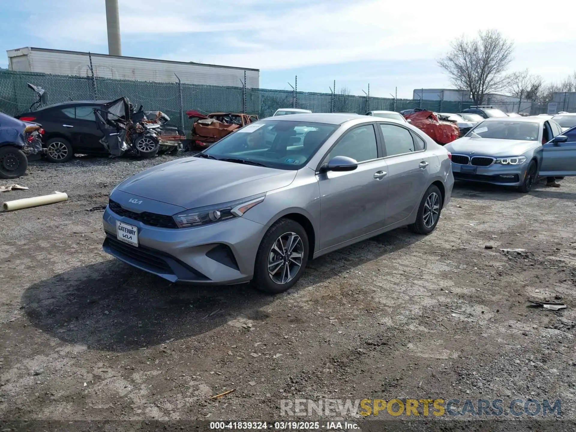 2 fotografías del automóvil dañado 3KPF24AD0RE836196 KIA FORTE 2024