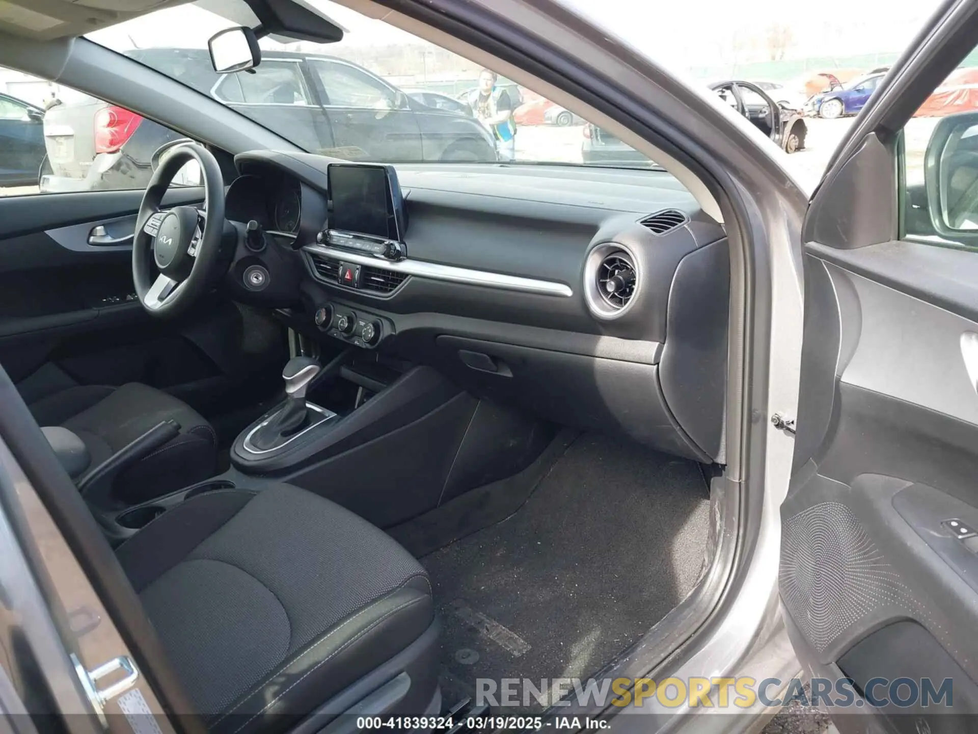 5 fotografías del automóvil dañado 3KPF24AD0RE836196 KIA FORTE 2024