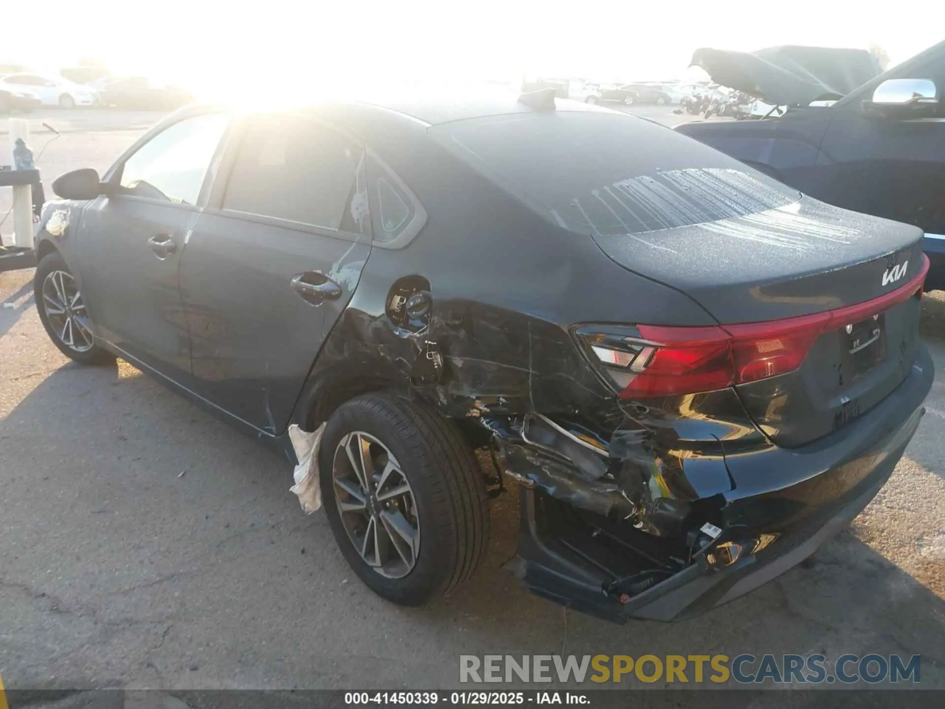 3 fotografías del automóvil dañado 3KPF24AD1RE726340 KIA FORTE 2024