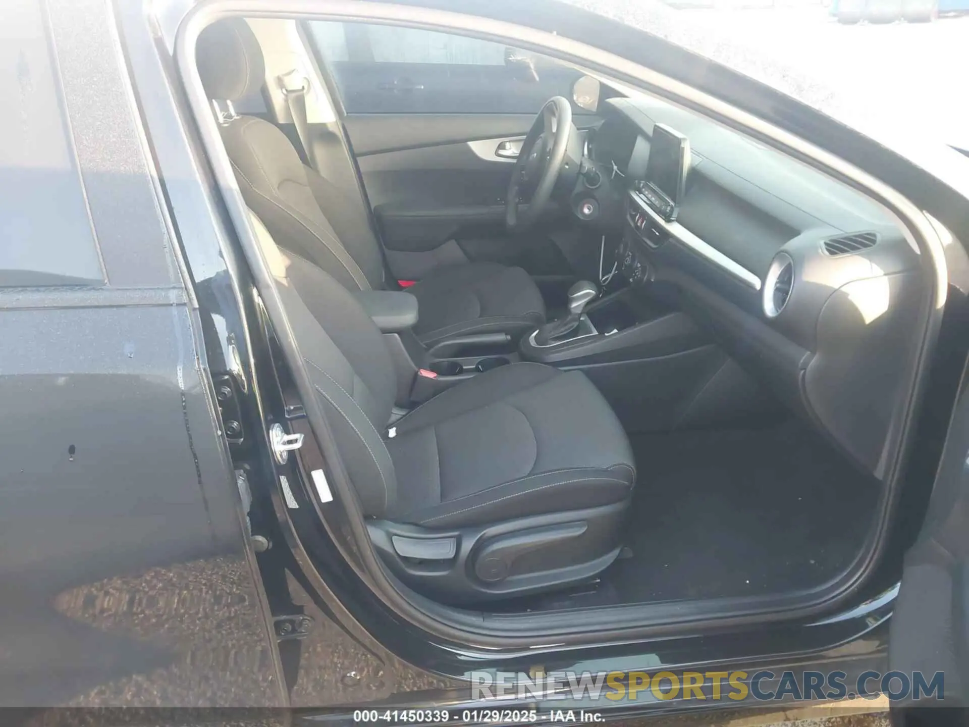 5 fotografías del automóvil dañado 3KPF24AD1RE726340 KIA FORTE 2024