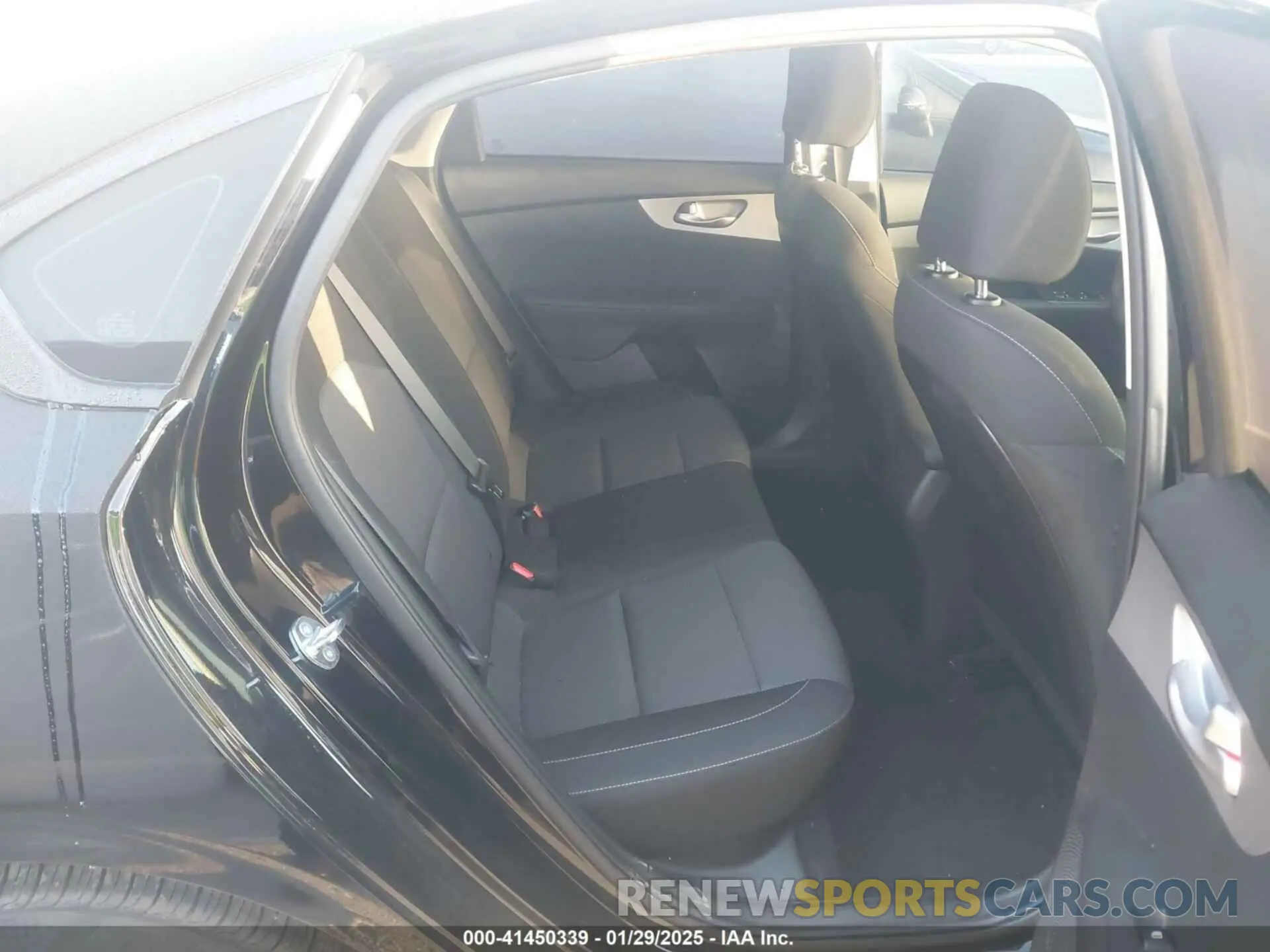 8 fotografías del automóvil dañado 3KPF24AD1RE726340 KIA FORTE 2024