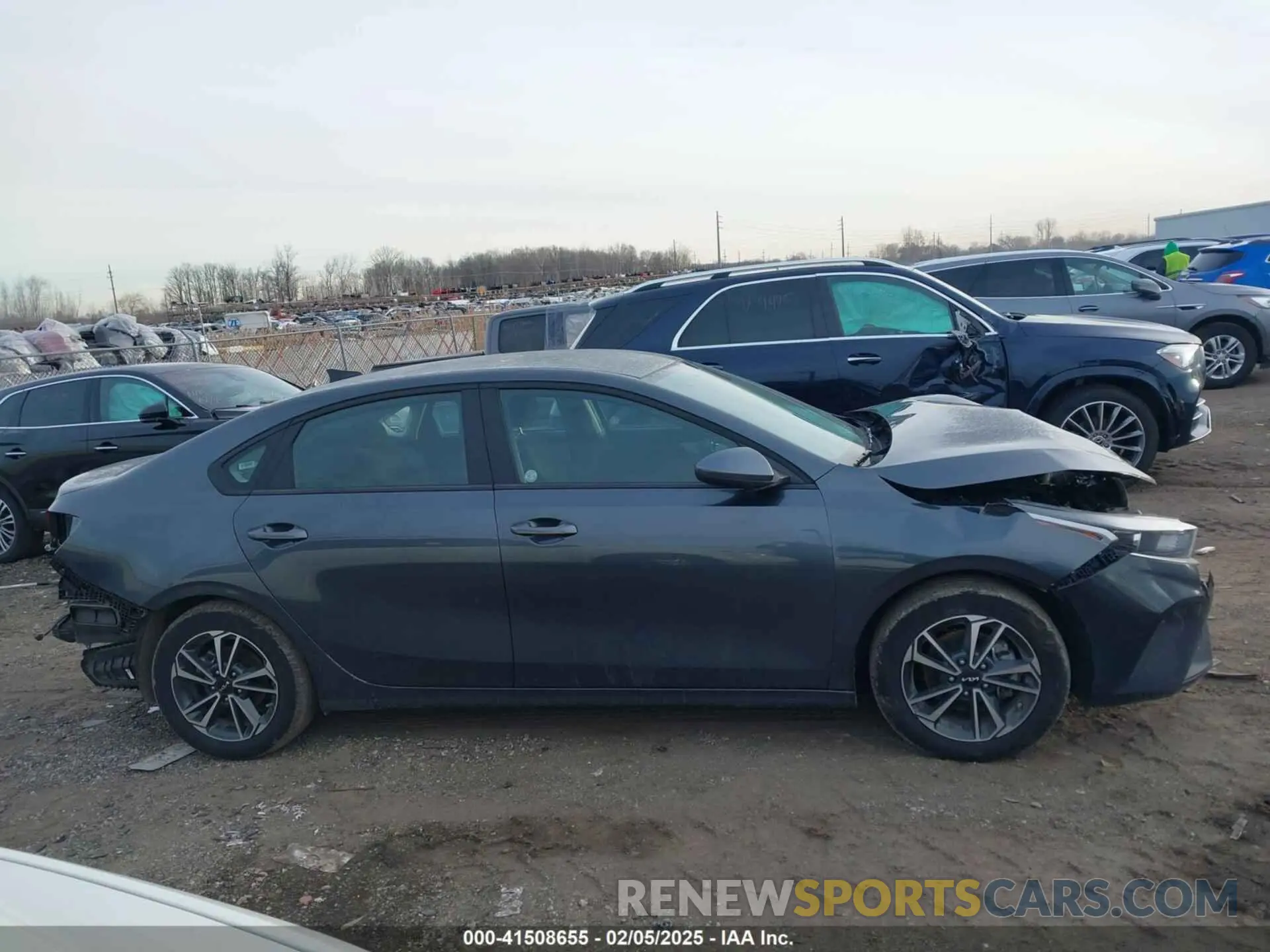 13 fotografías del automóvil dañado 3KPF24AD1RE739914 KIA FORTE 2024