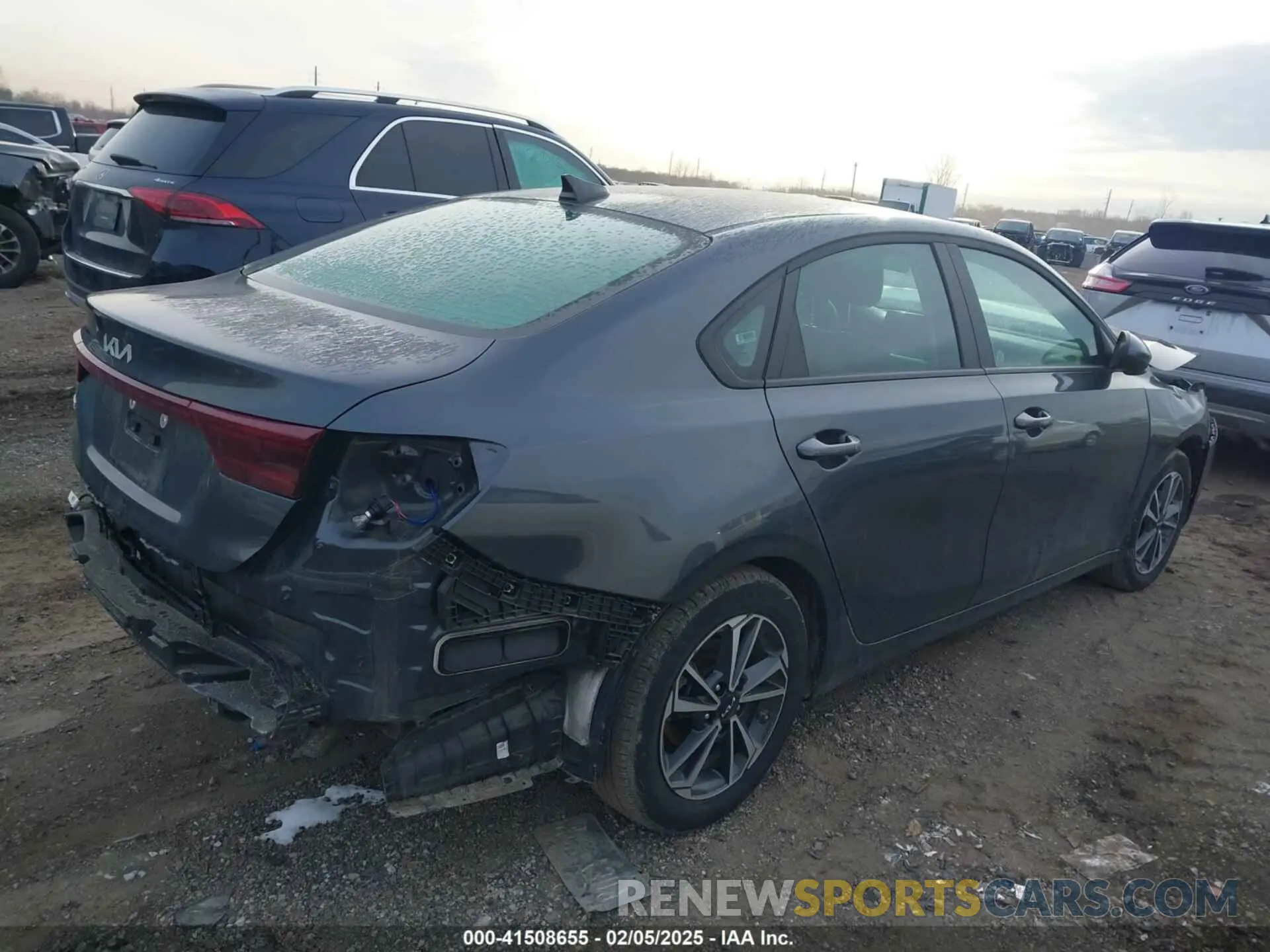 4 fotografías del automóvil dañado 3KPF24AD1RE739914 KIA FORTE 2024