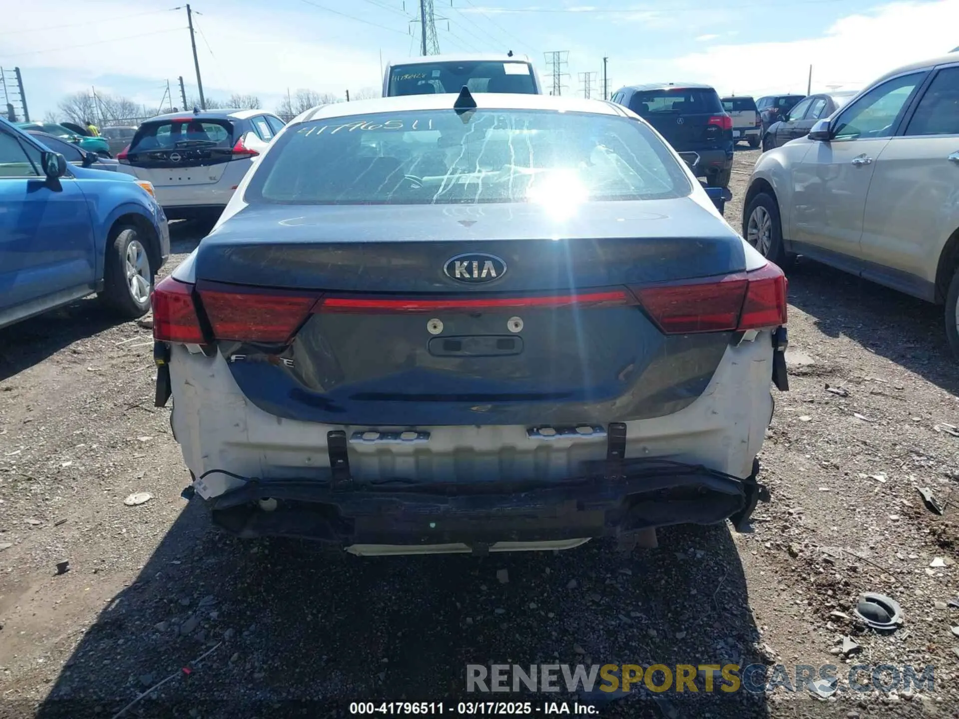 16 fotografías del automóvil dañado 3KPF24AD1RE757040 KIA FORTE 2024