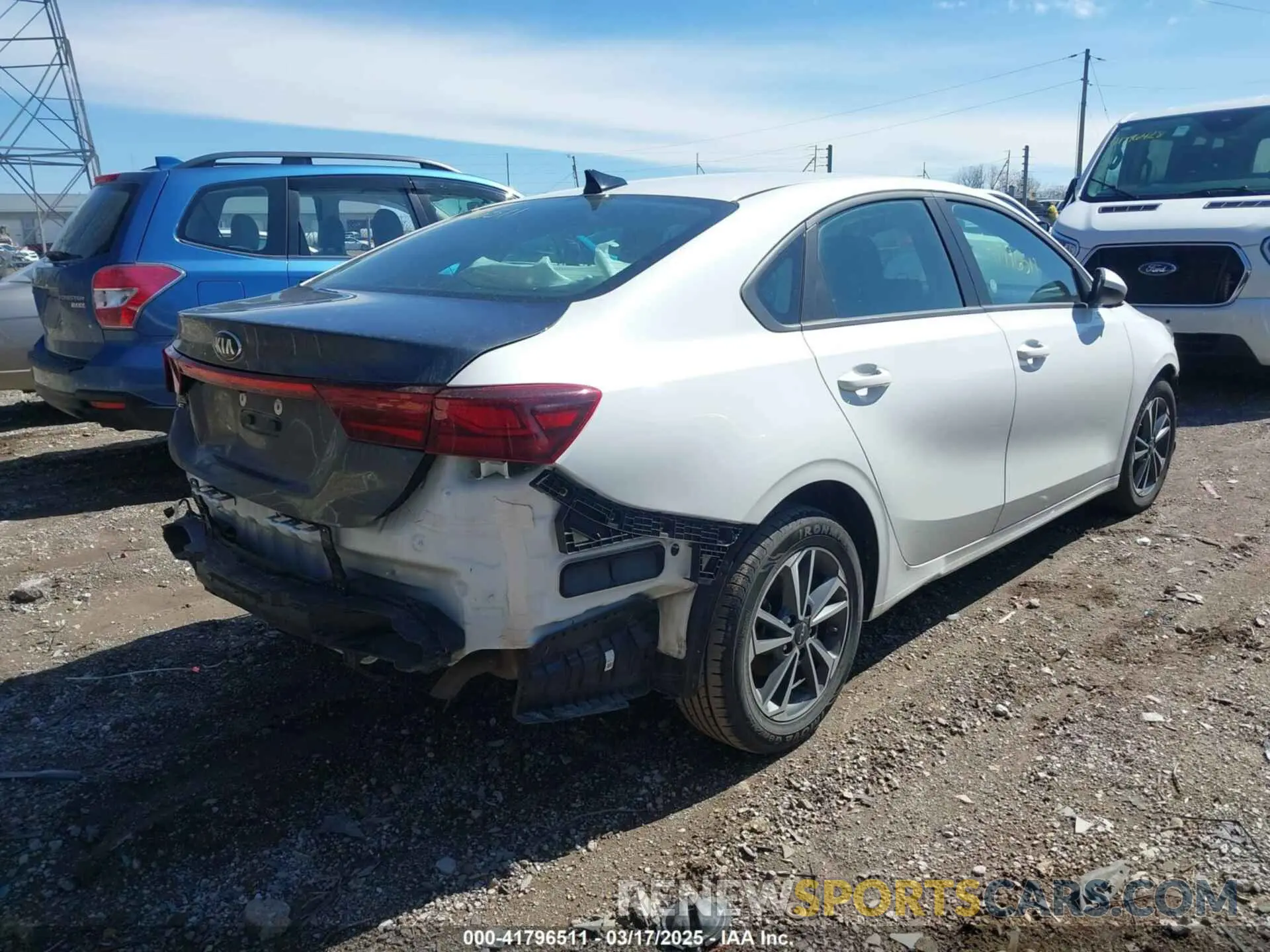 18 fotografías del automóvil dañado 3KPF24AD1RE757040 KIA FORTE 2024