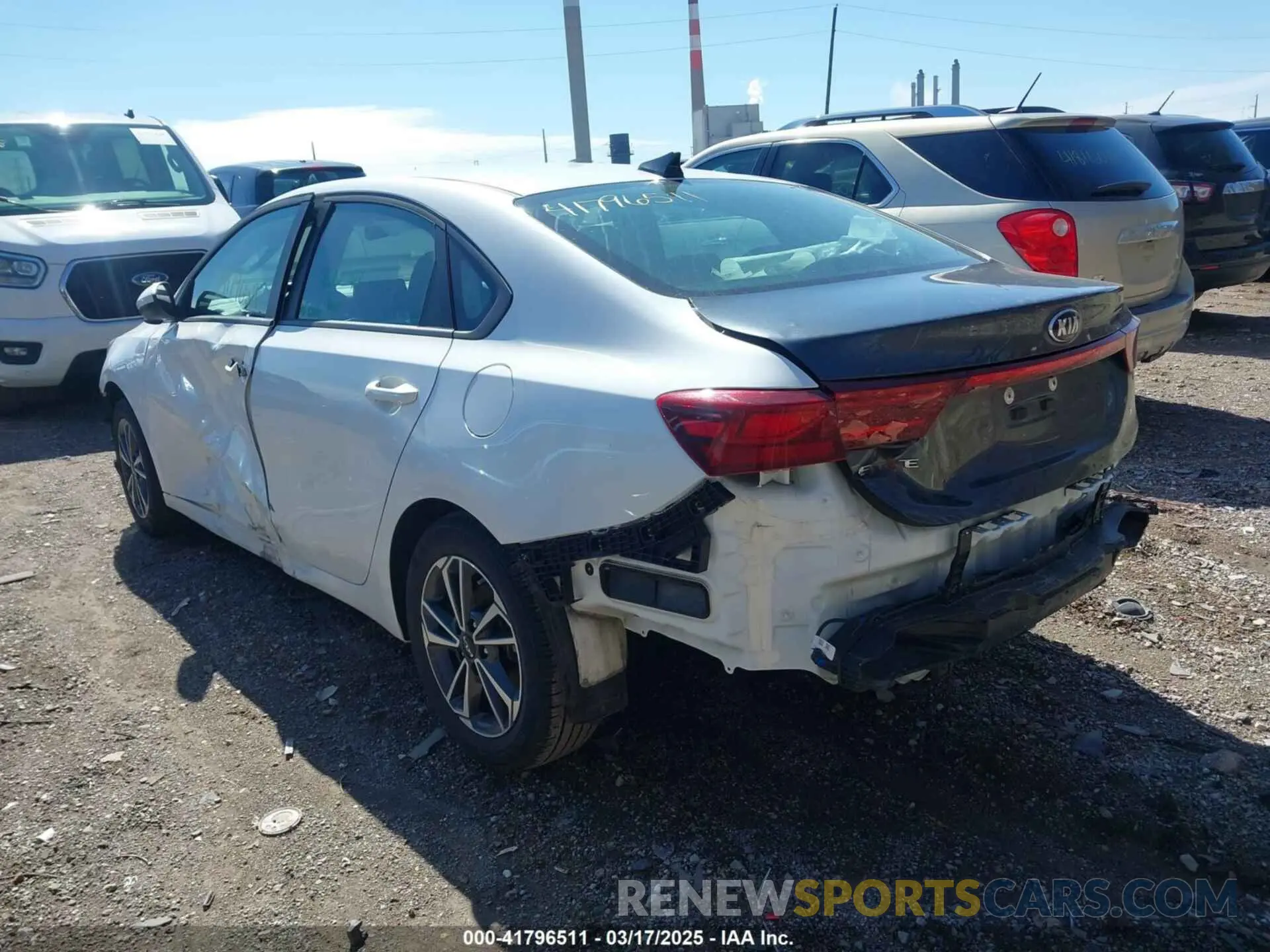 19 fotografías del automóvil dañado 3KPF24AD1RE757040 KIA FORTE 2024