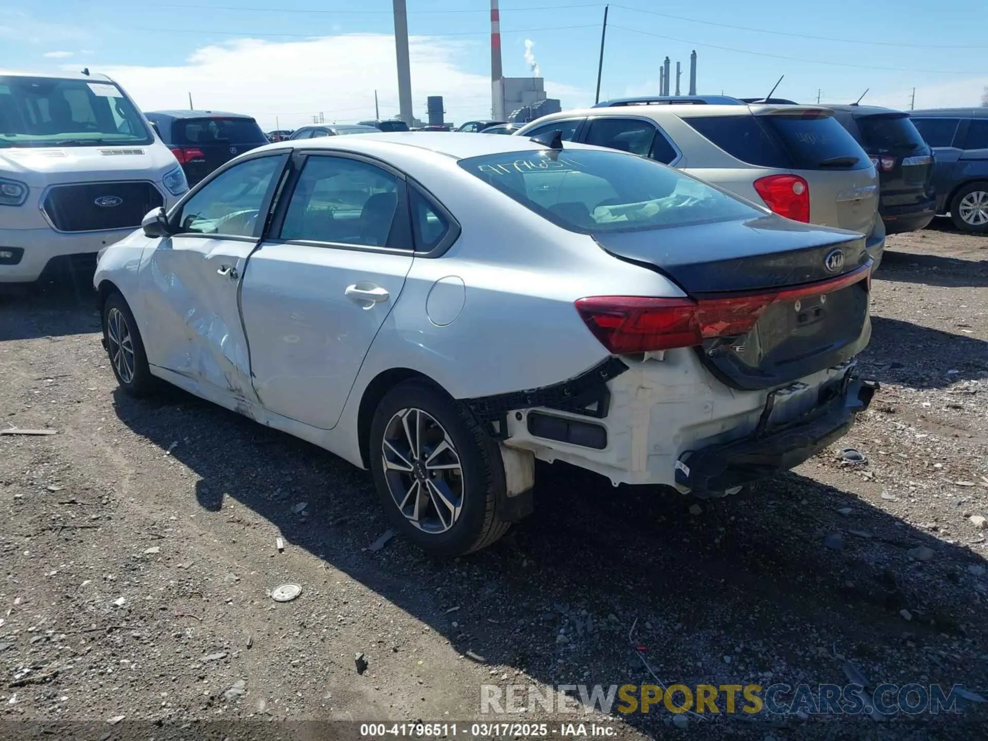 3 fotografías del automóvil dañado 3KPF24AD1RE757040 KIA FORTE 2024