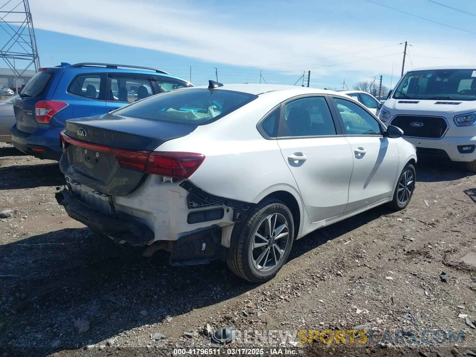 4 fotografías del automóvil dañado 3KPF24AD1RE757040 KIA FORTE 2024