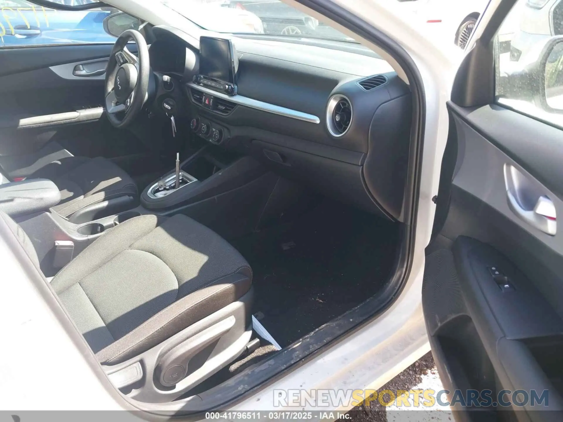 5 fotografías del automóvil dañado 3KPF24AD1RE757040 KIA FORTE 2024