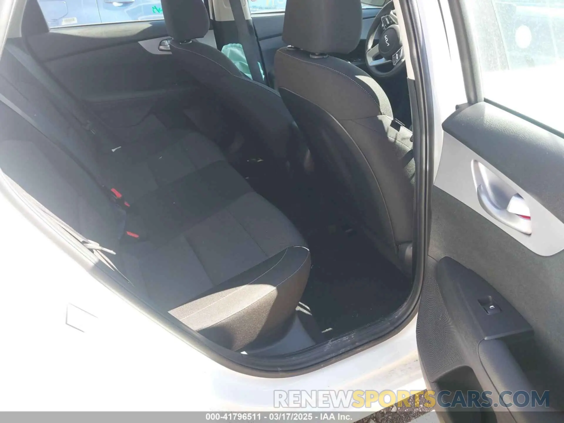 8 fotografías del automóvil dañado 3KPF24AD1RE757040 KIA FORTE 2024