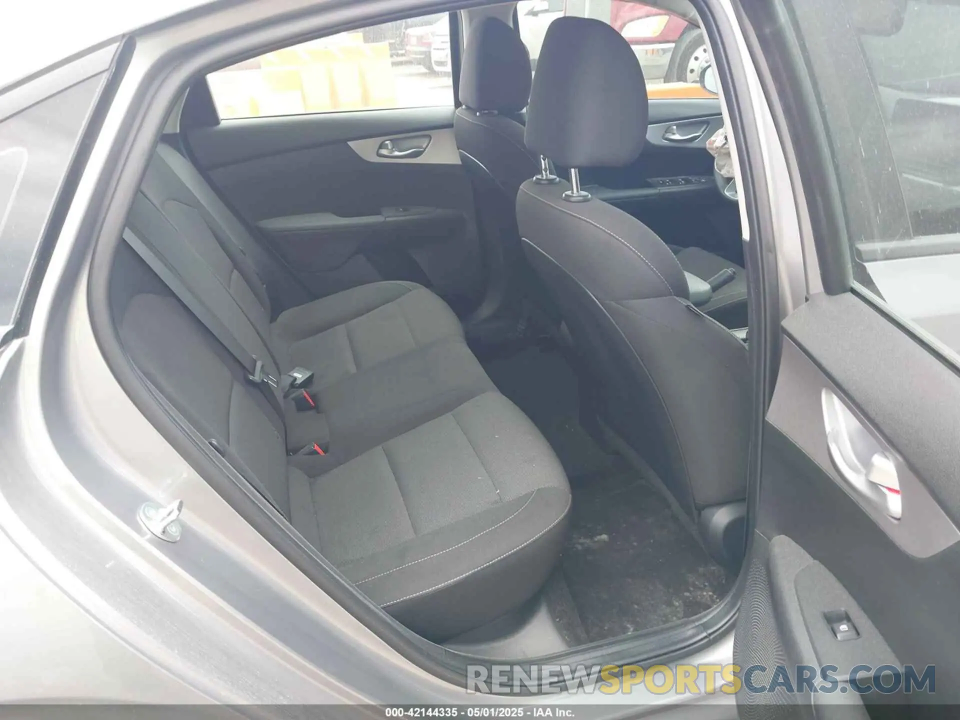 8 fotografías del automóvil dañado 3KPF24AD2RE703987 KIA FORTE 2024