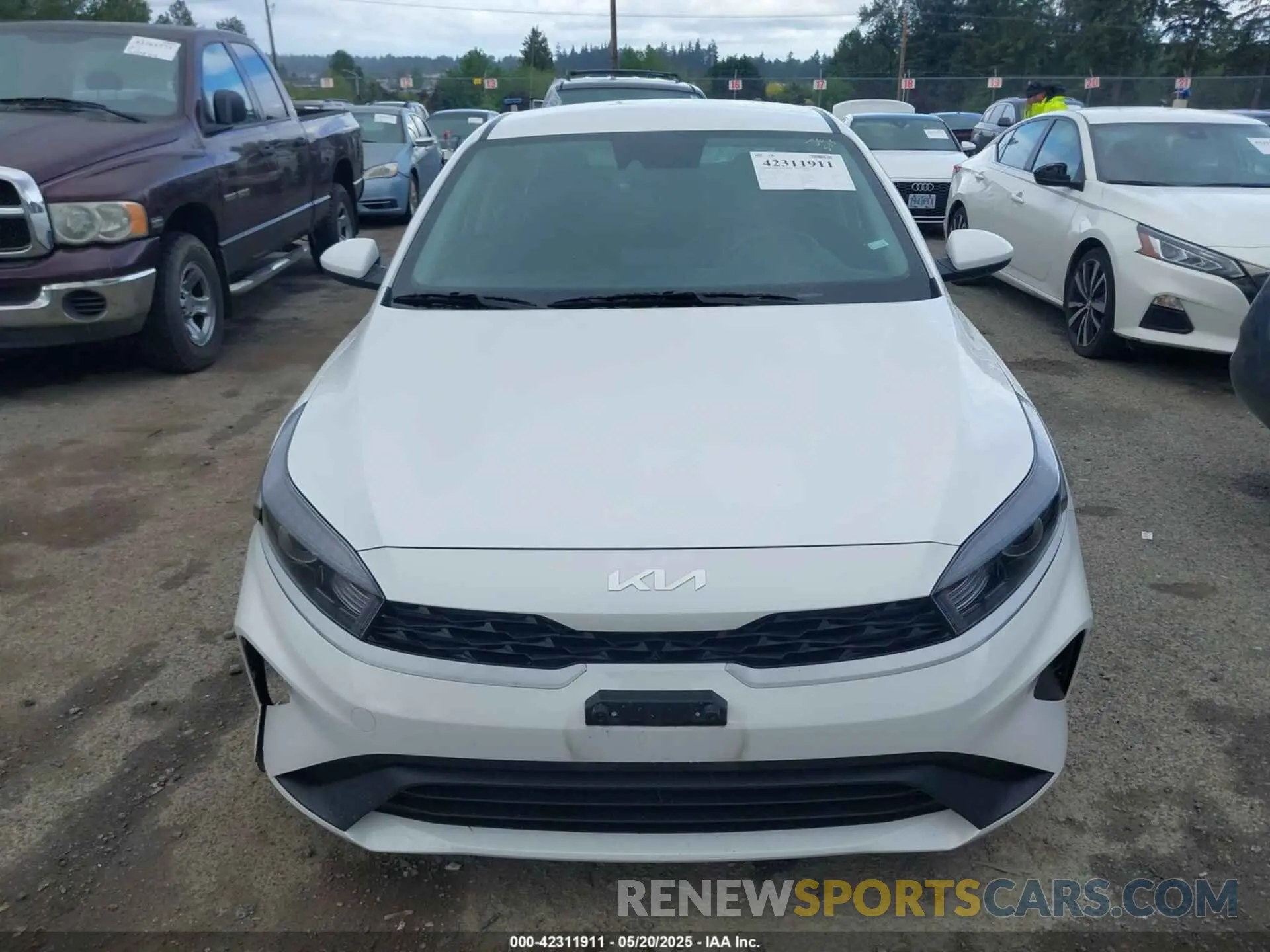 12 fotografías del automóvil dañado 3KPF24AD2RE768435 KIA FORTE 2024