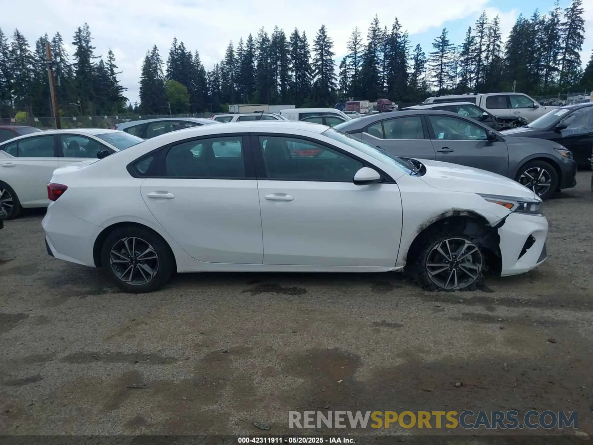 13 fotografías del automóvil dañado 3KPF24AD2RE768435 KIA FORTE 2024