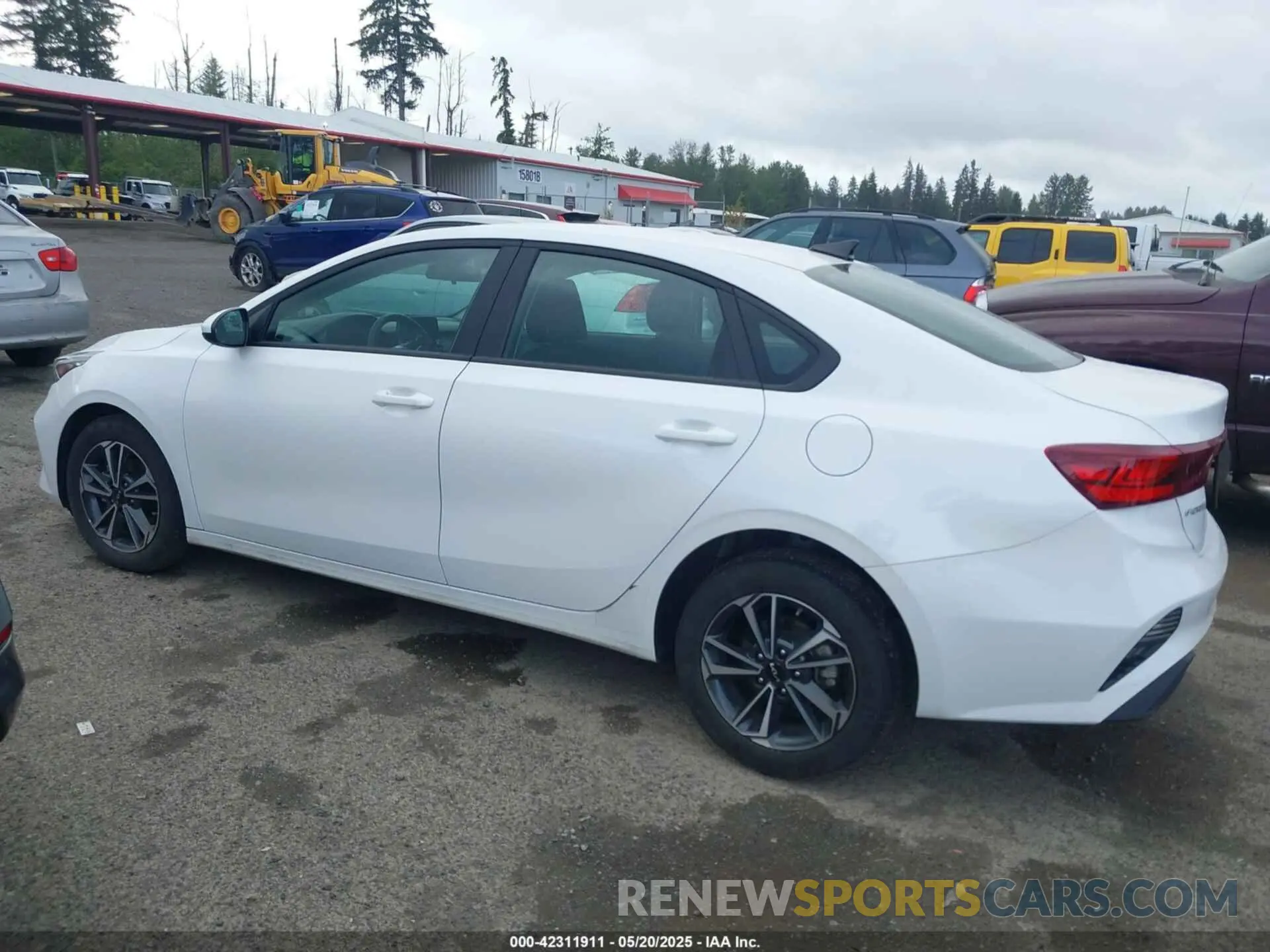 14 fotografías del automóvil dañado 3KPF24AD2RE768435 KIA FORTE 2024