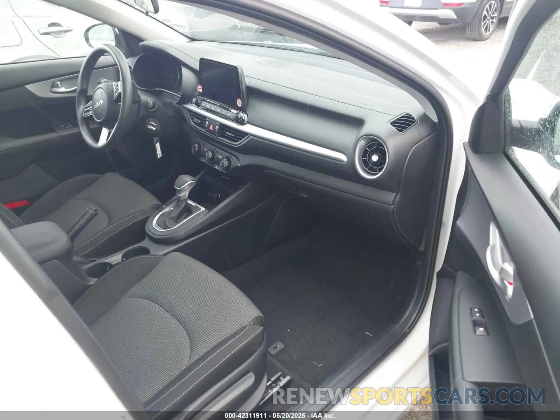 5 fotografías del automóvil dañado 3KPF24AD2RE768435 KIA FORTE 2024