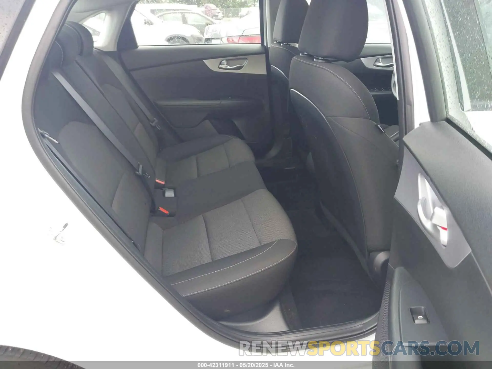 8 fotografías del automóvil dañado 3KPF24AD2RE768435 KIA FORTE 2024