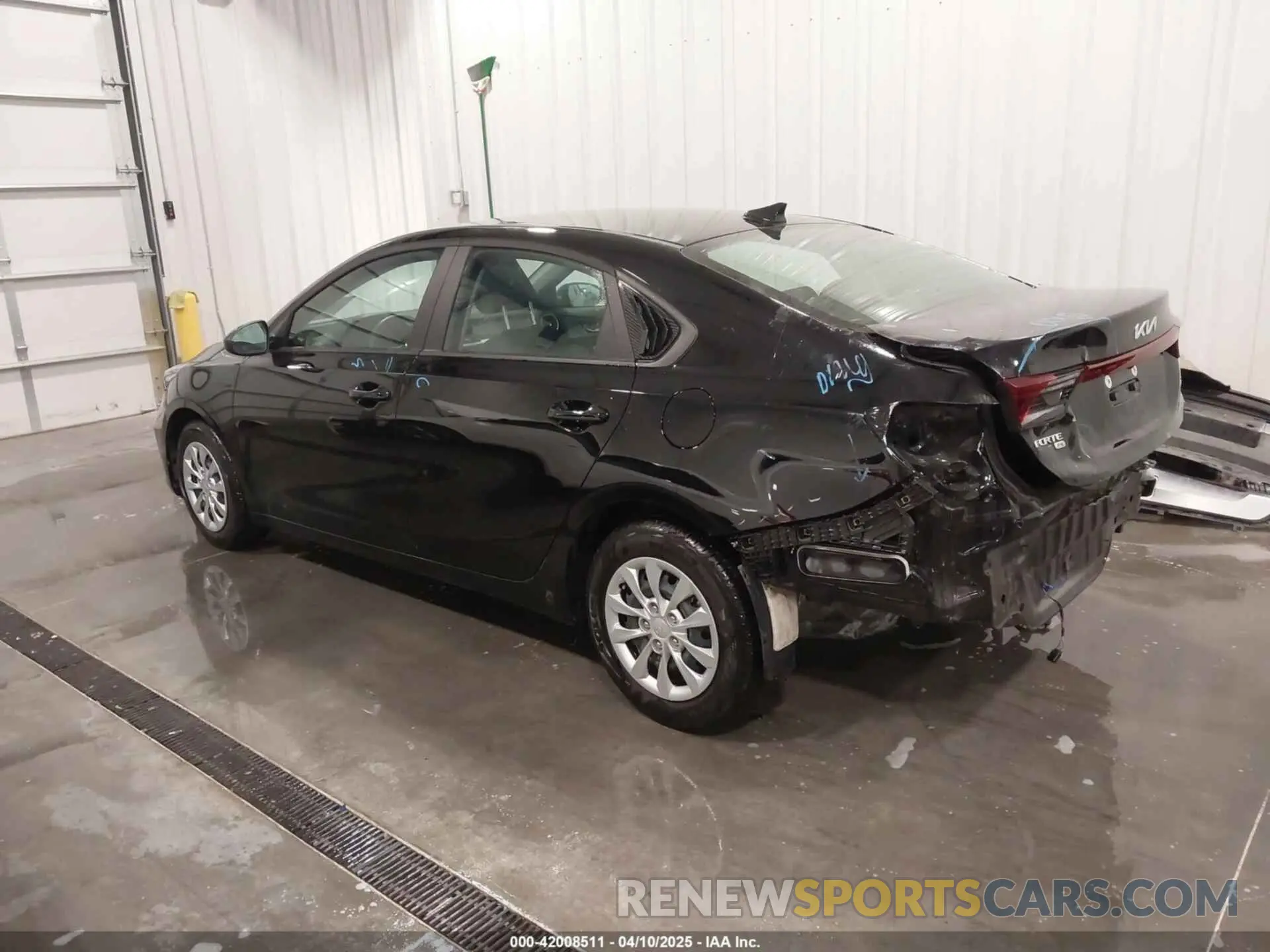 3 fotografías del automóvil dañado 3KPF24AD2RE811915 KIA FORTE 2024