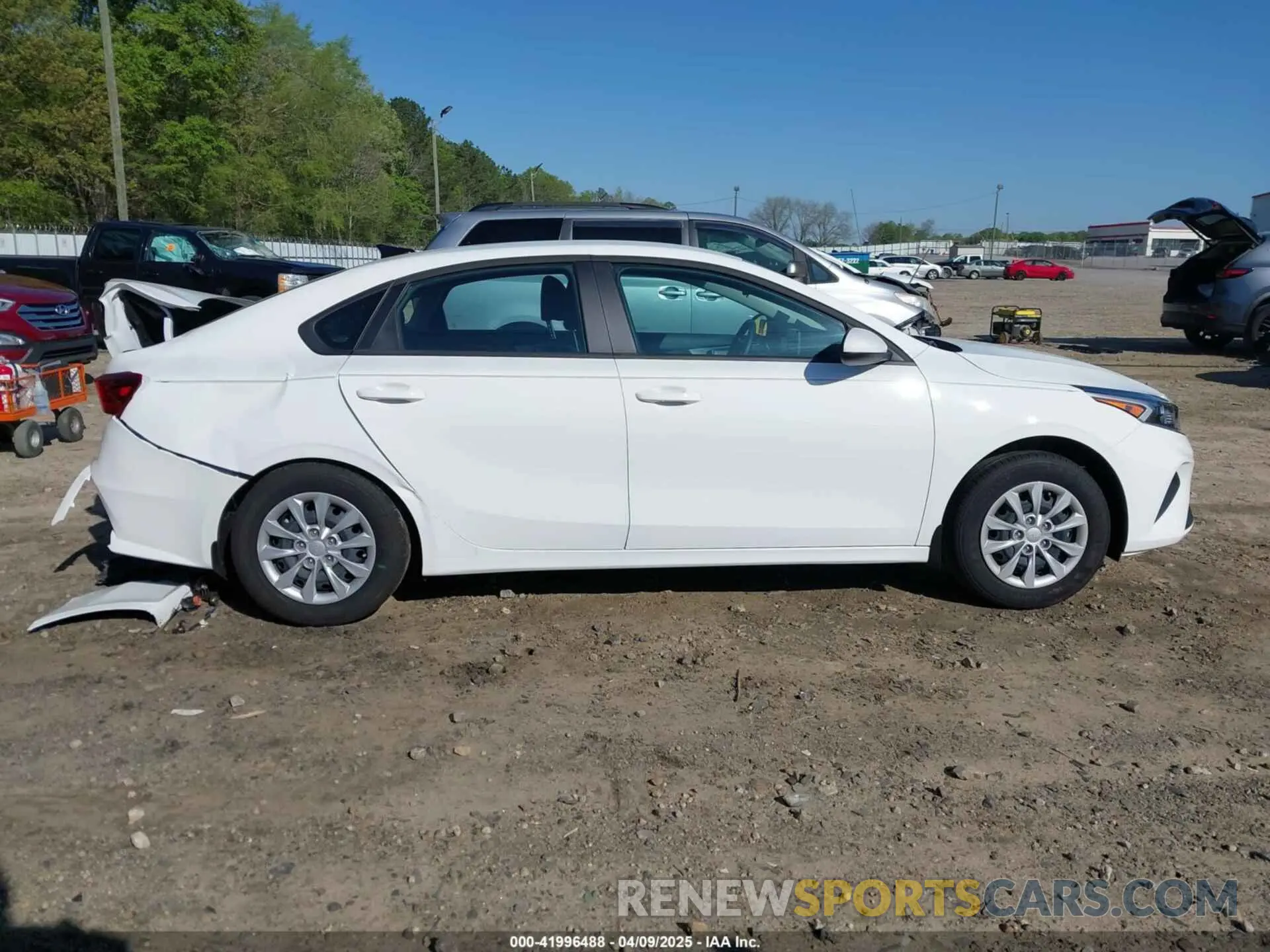 13 fotografías del automóvil dañado 3KPF24AD2RE814071 KIA FORTE 2024
