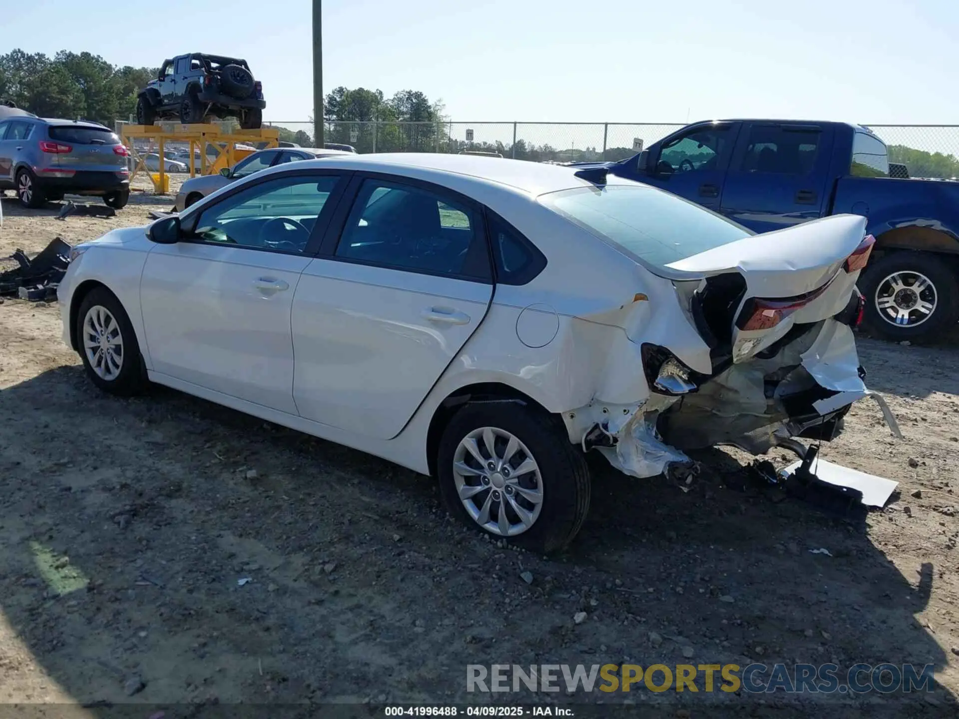 3 fotografías del automóvil dañado 3KPF24AD2RE814071 KIA FORTE 2024
