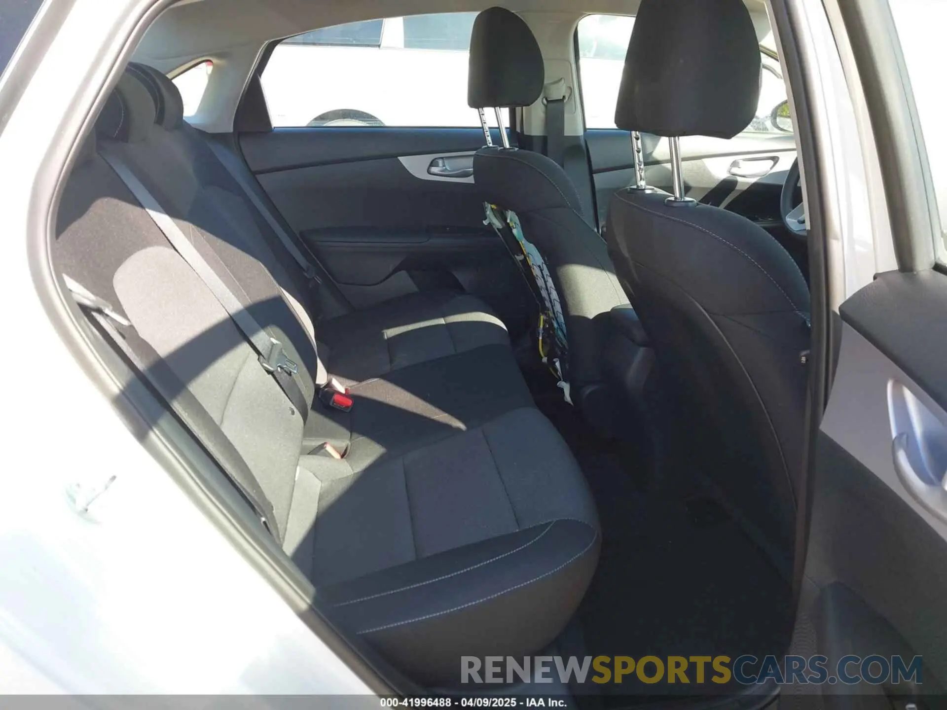 8 fotografías del automóvil dañado 3KPF24AD2RE814071 KIA FORTE 2024