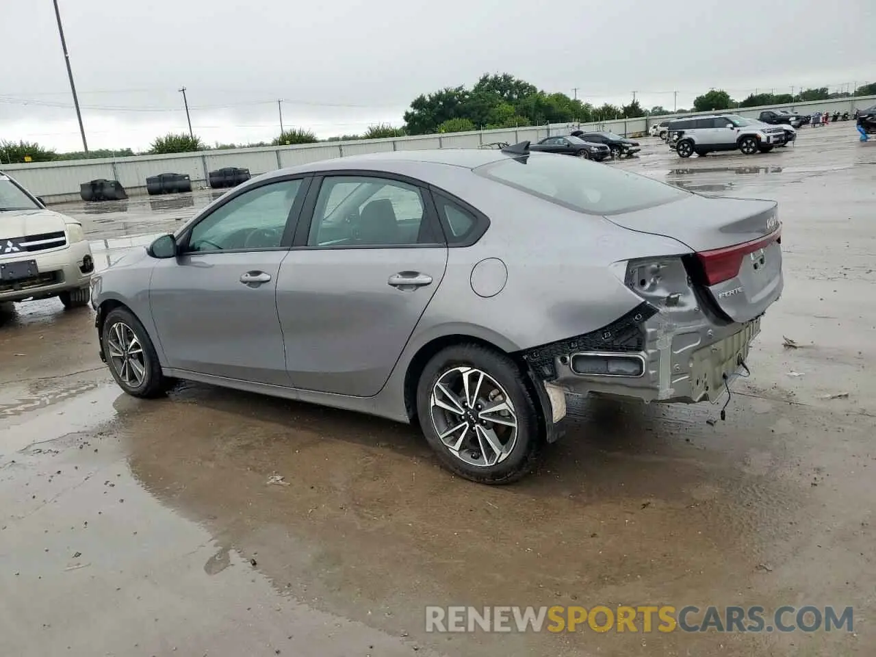 2 fotografías del automóvil dañado 3KPF24AD2RE828228 KIA FORTE 2024
