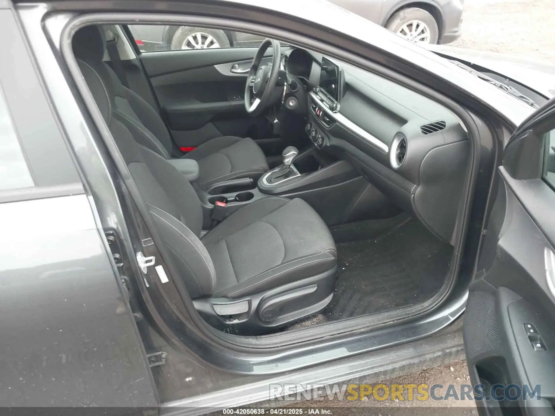 5 fotografías del automóvil dañado 3KPF24AD2RE834627 KIA FORTE 2024