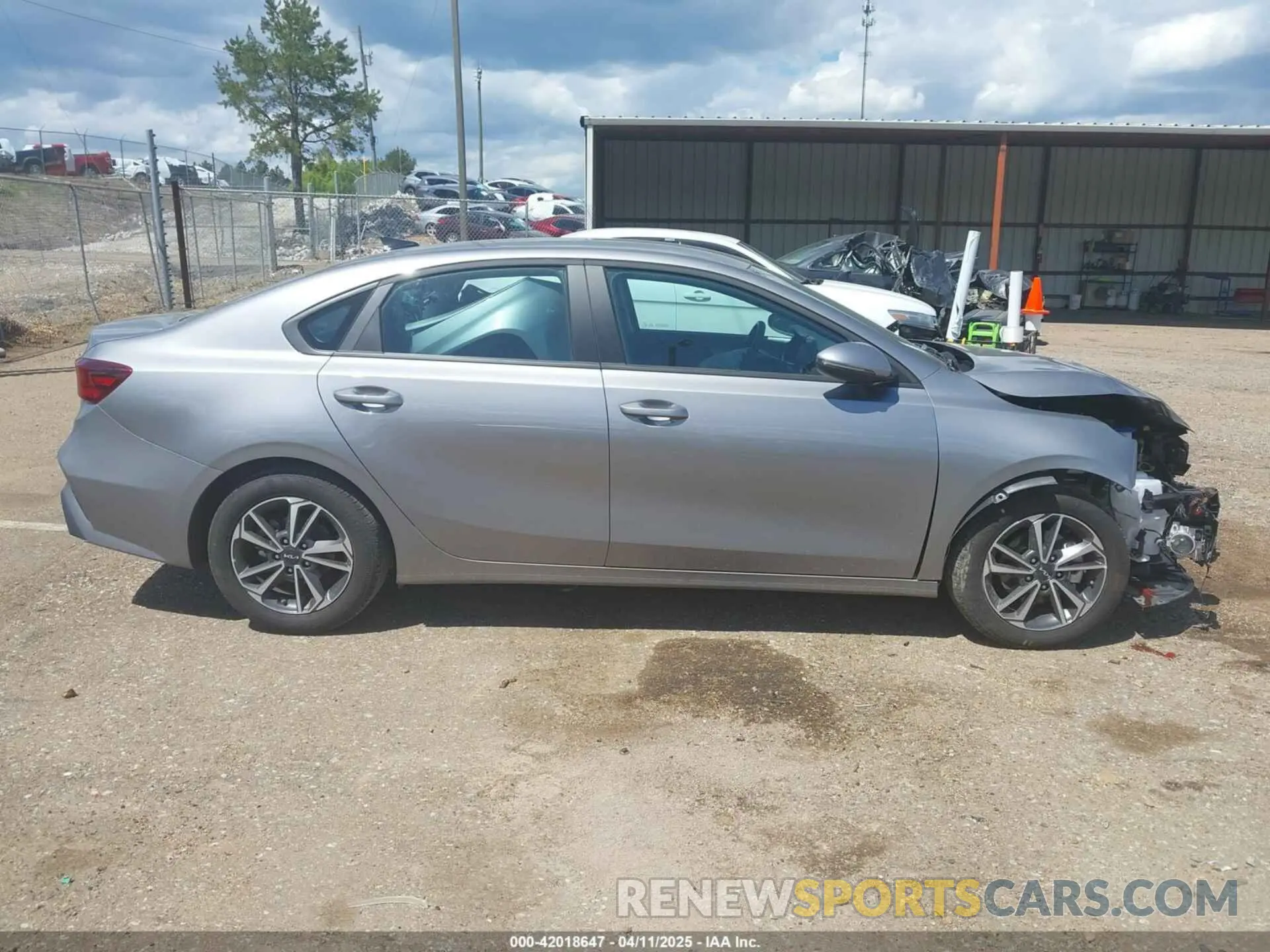 14 fotografías del automóvil dañado 3KPF24AD2RE841318 KIA FORTE 2024