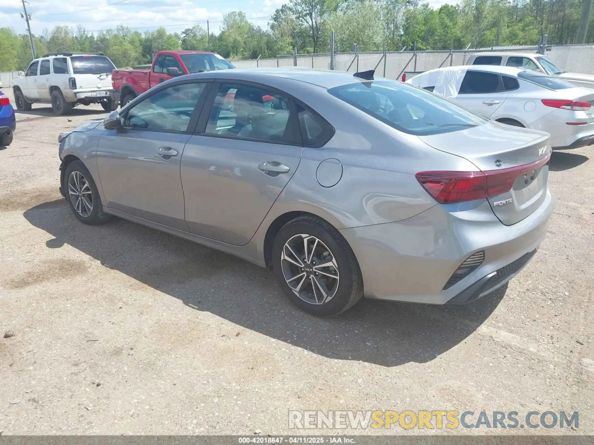 3 fotografías del automóvil dañado 3KPF24AD2RE841318 KIA FORTE 2024