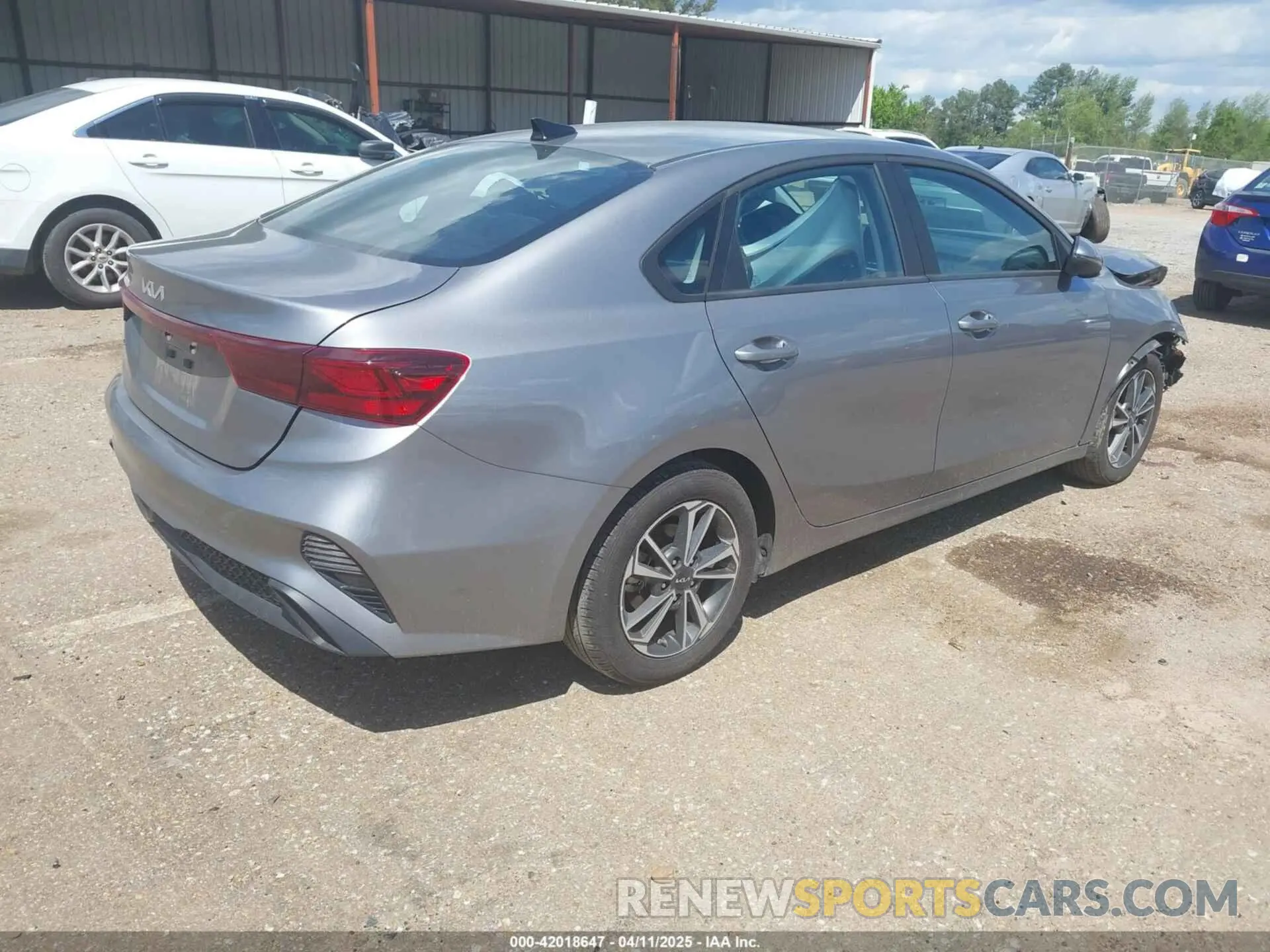 4 fotografías del automóvil dañado 3KPF24AD2RE841318 KIA FORTE 2024
