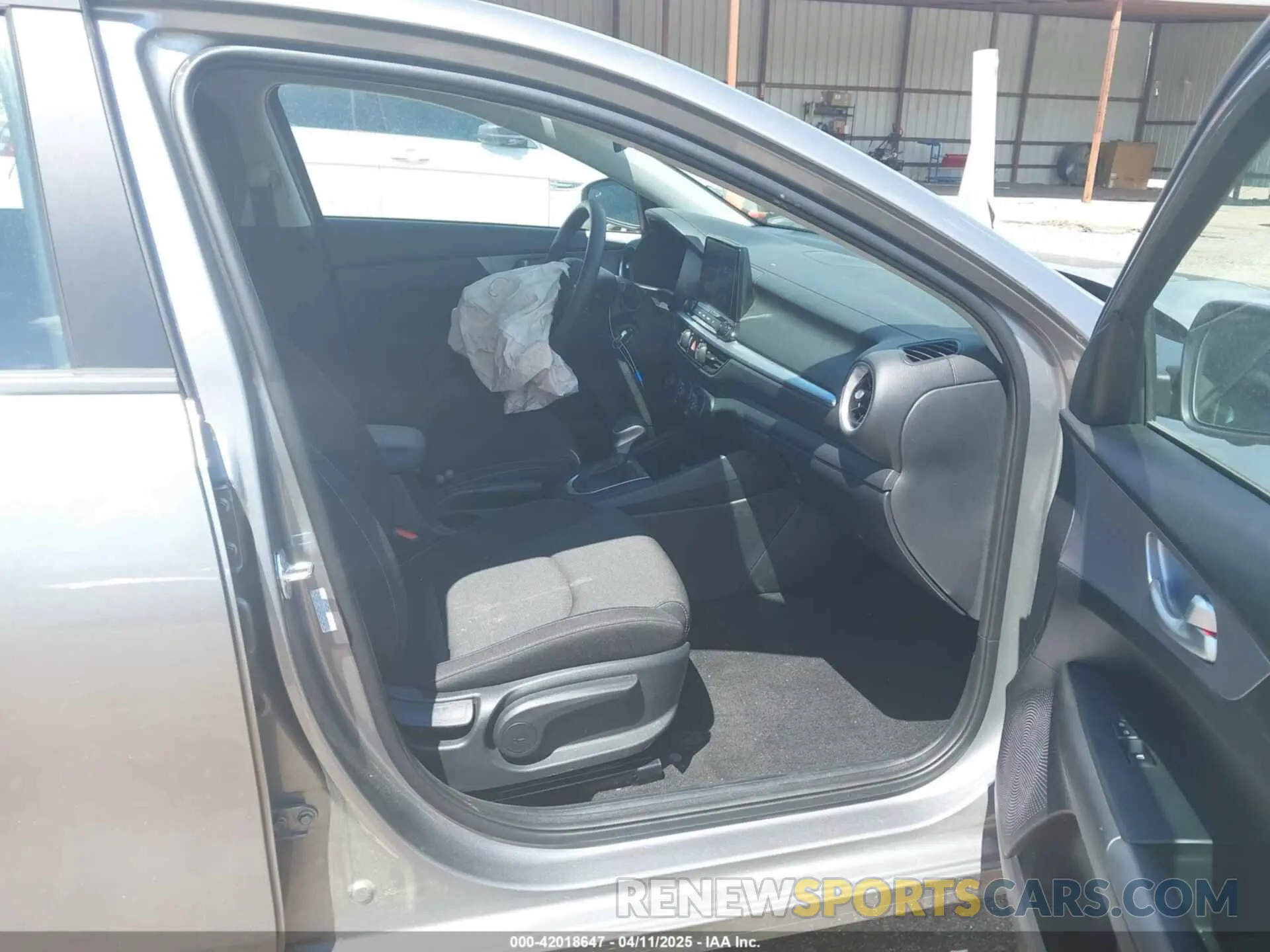 5 fotografías del automóvil dañado 3KPF24AD2RE841318 KIA FORTE 2024