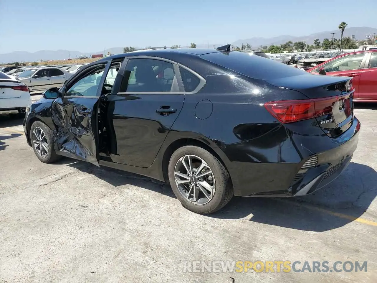 2 fotografías del automóvil dañado 3KPF24AD3RE717882 KIA FORTE 2024