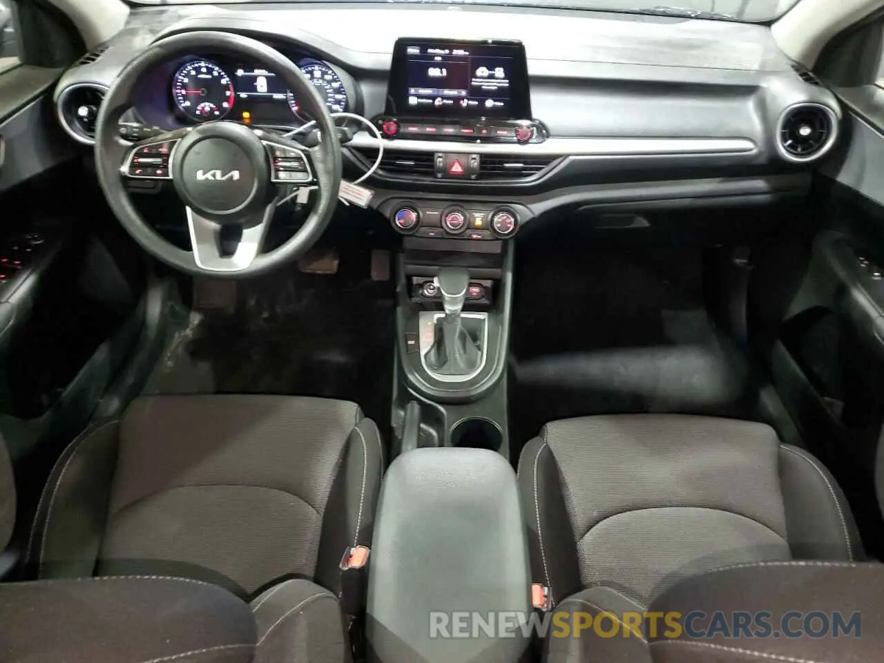 8 fotografías del automóvil dañado 3KPF24AD3RE739588 KIA FORTE 2024