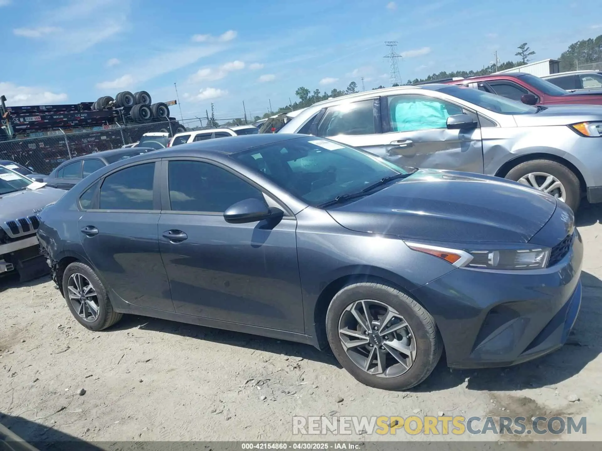 13 fotografías del automóvil dañado 3KPF24AD3RE757105 KIA FORTE 2024