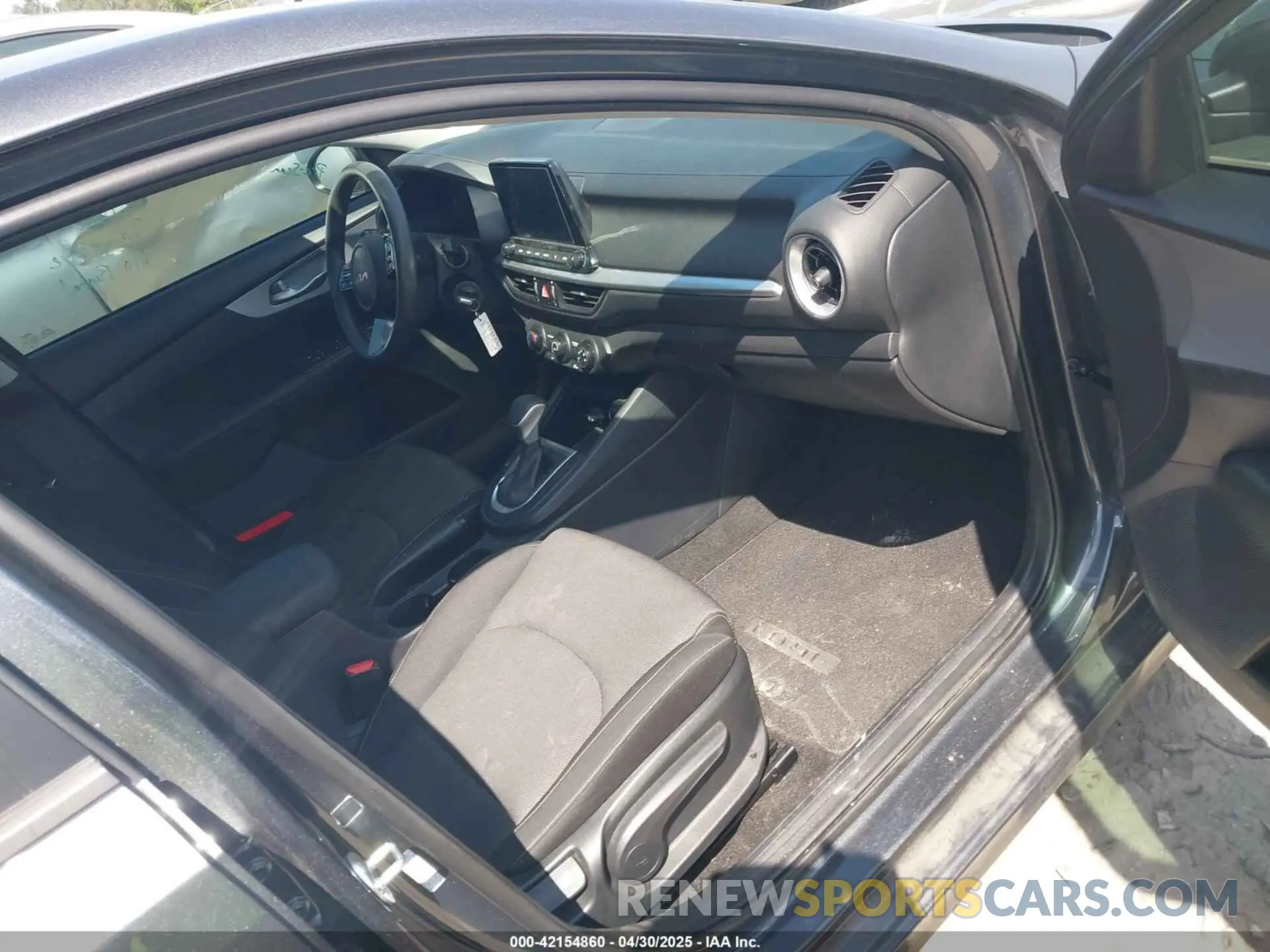 5 fotografías del automóvil dañado 3KPF24AD3RE757105 KIA FORTE 2024