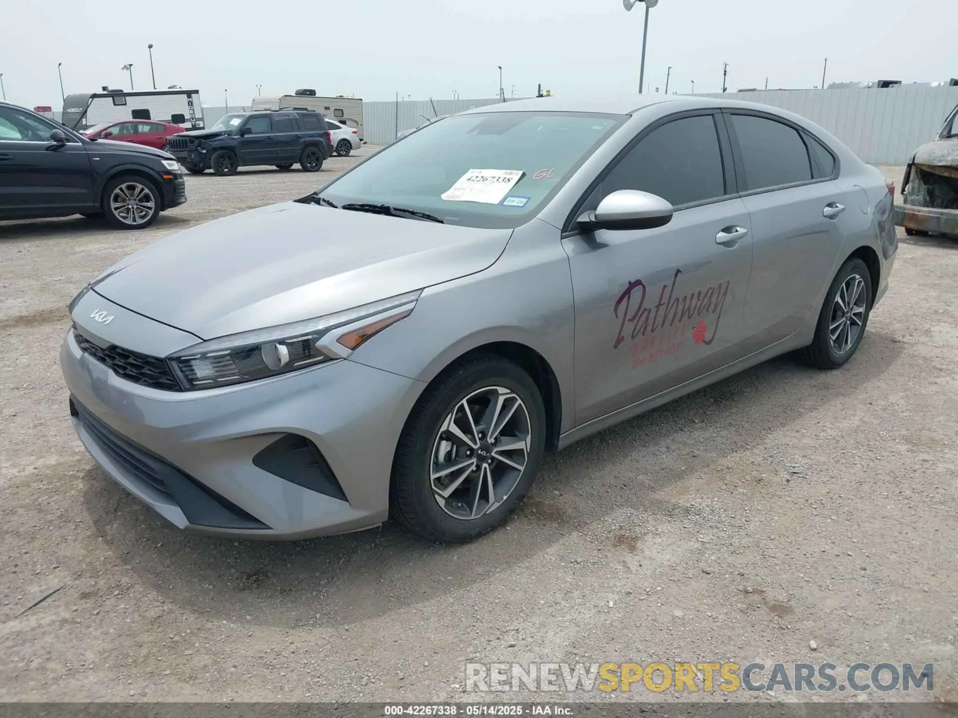 2 fotografías del automóvil dañado 3KPF24AD3RE766788 KIA FORTE 2024