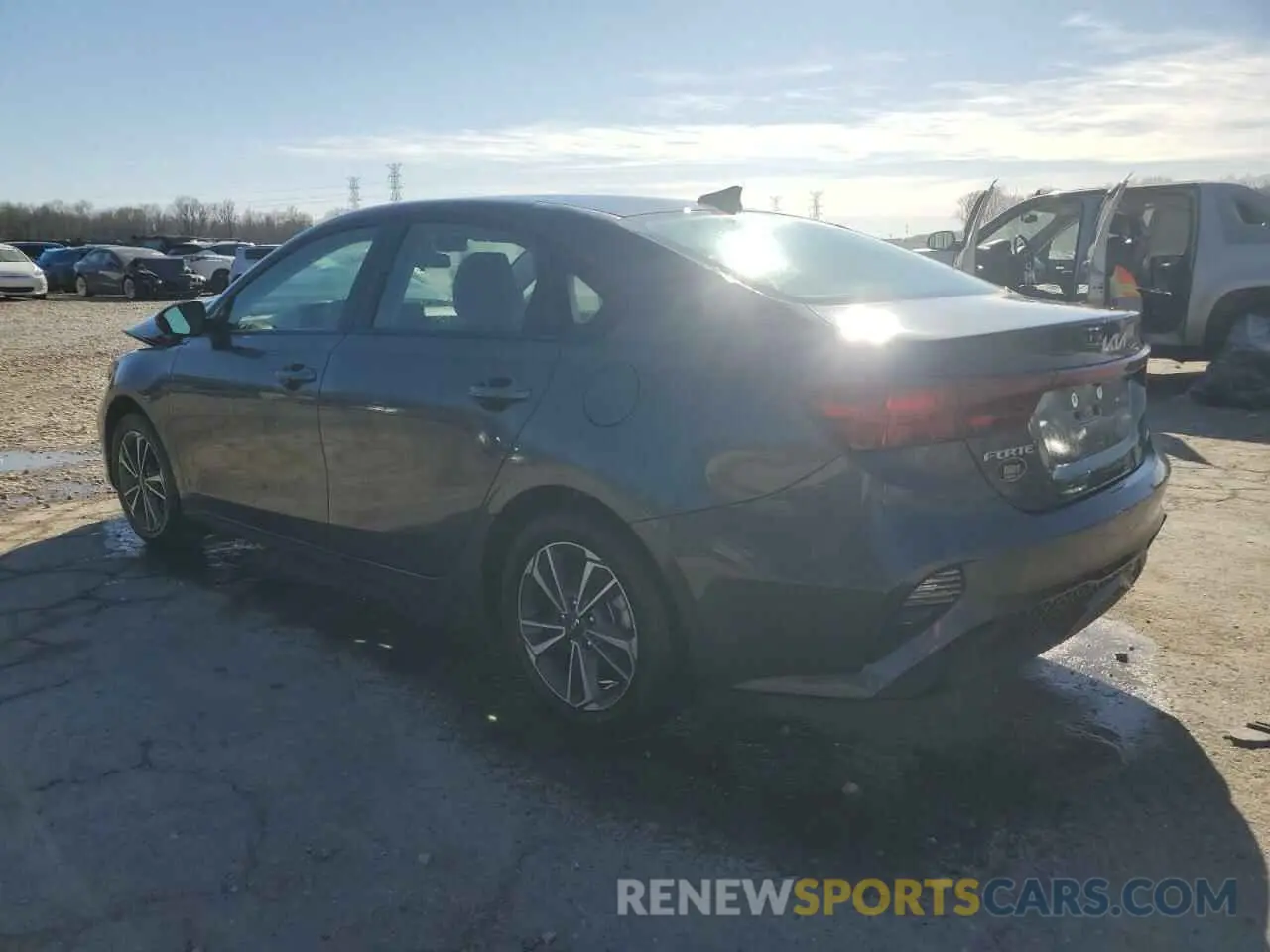 2 fotografías del automóvil dañado 3KPF24AD3RE776334 KIA FORTE 2024