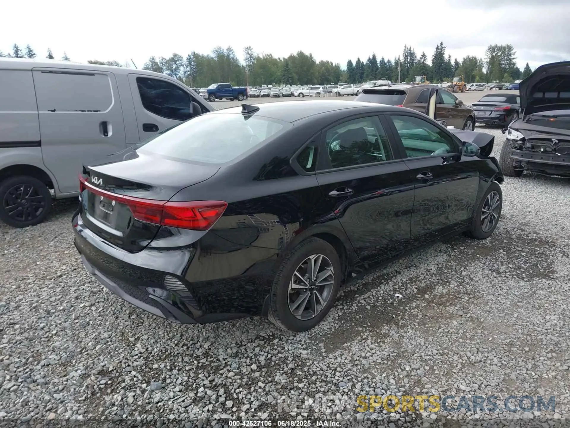 4 fotografías del automóvil dañado 3KPF24AD3RE810983 KIA FORTE 2024