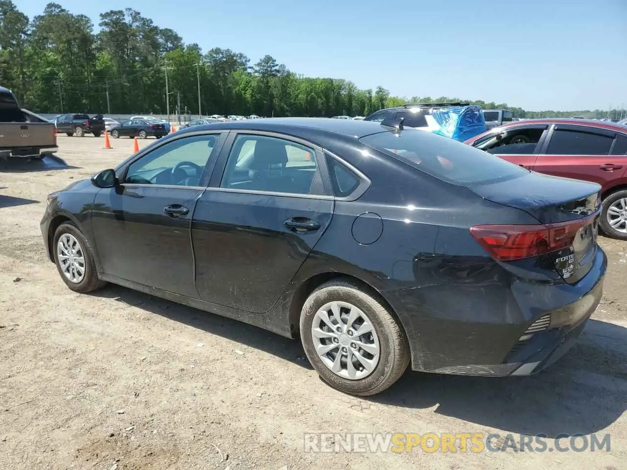 2 fotografías del automóvil dañado 3KPF24AD3RE814323 KIA FORTE 2024