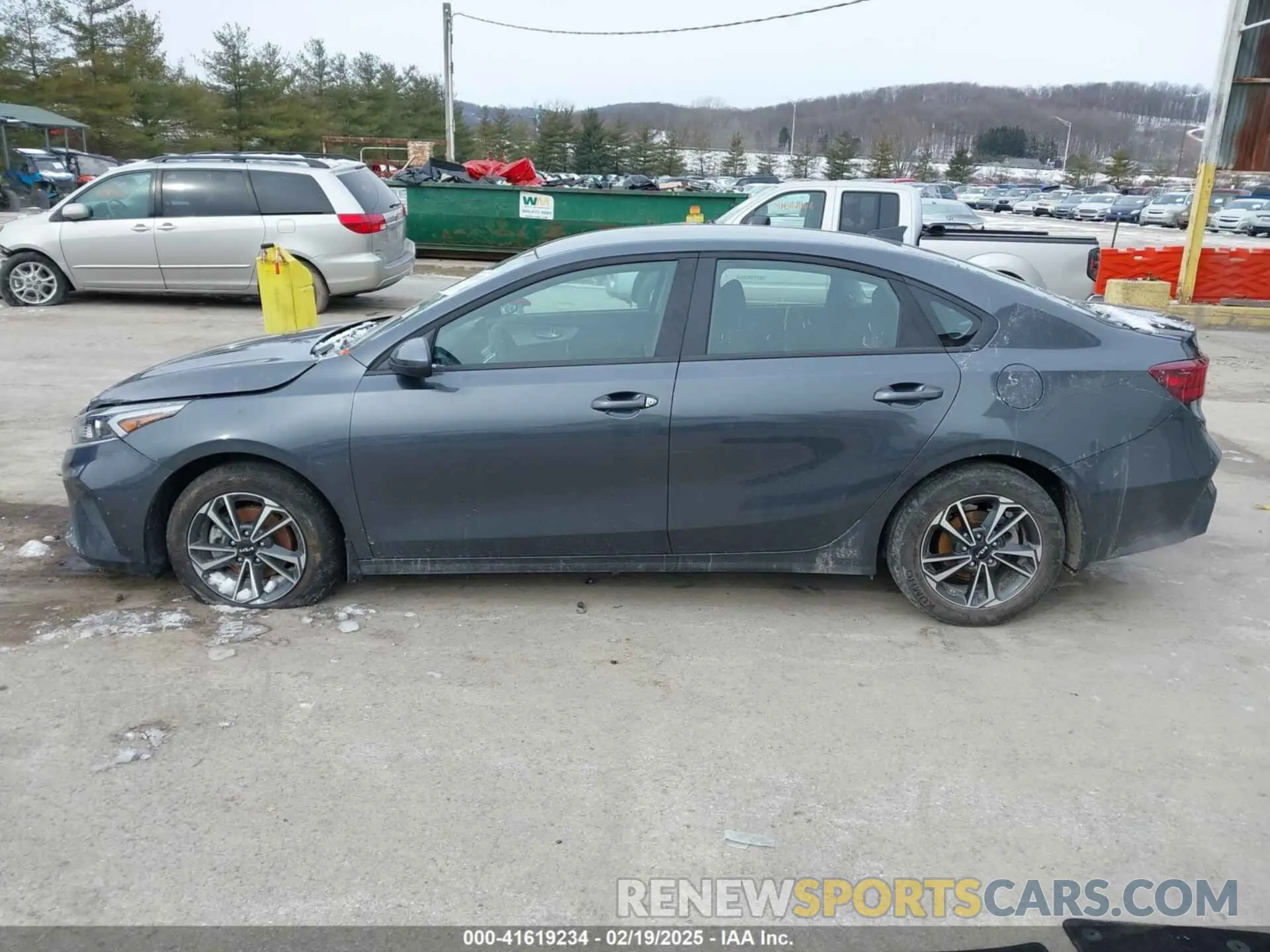 14 fotografías del automóvil dañado 3KPF24AD3RE816900 KIA FORTE 2024