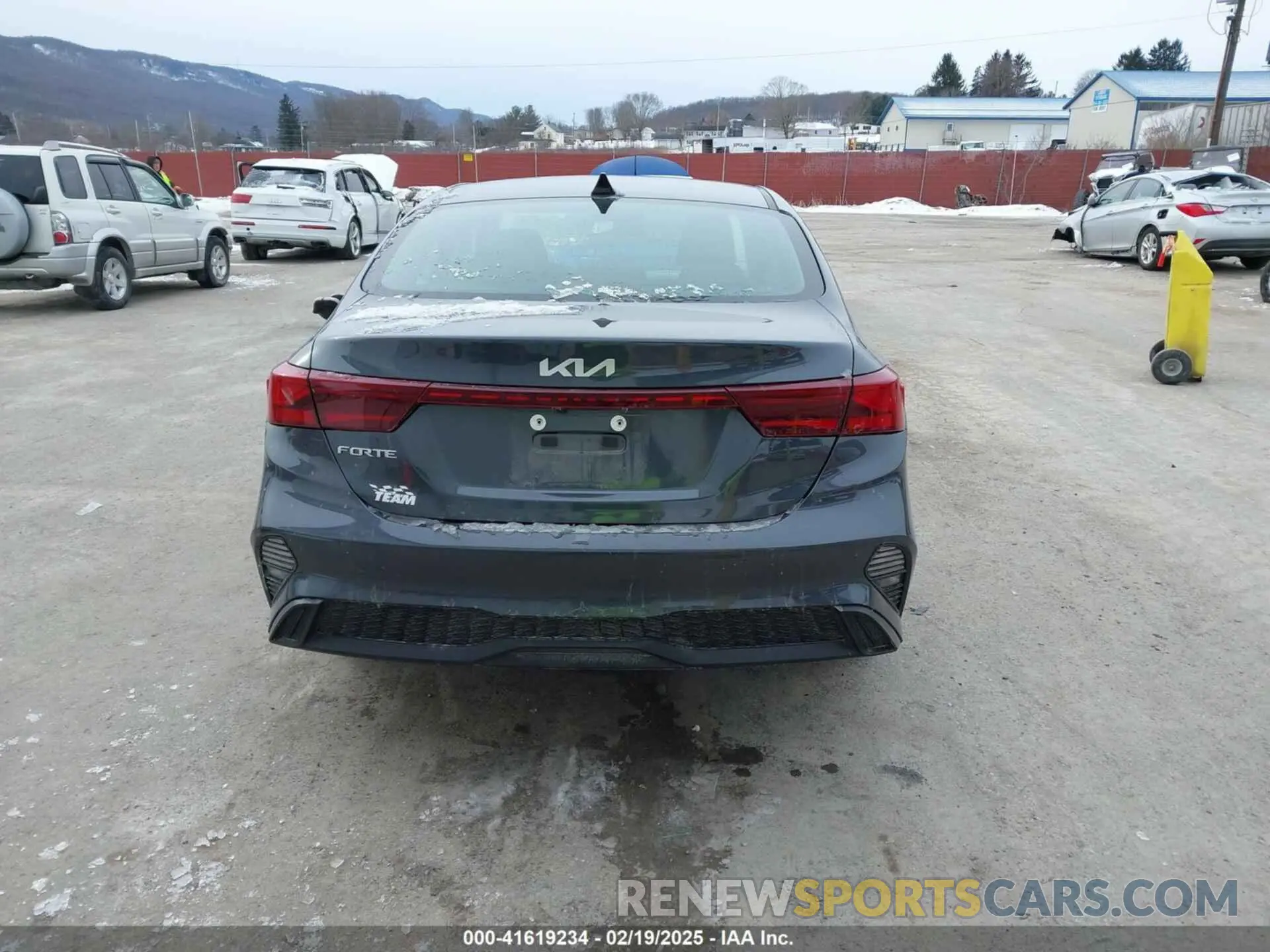 16 fotografías del automóvil dañado 3KPF24AD3RE816900 KIA FORTE 2024