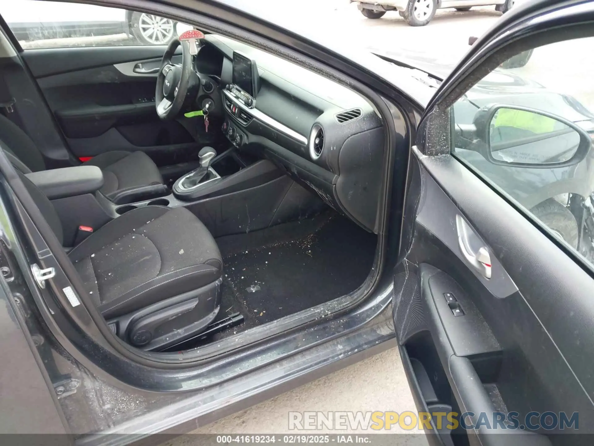 5 fotografías del automóvil dañado 3KPF24AD3RE816900 KIA FORTE 2024