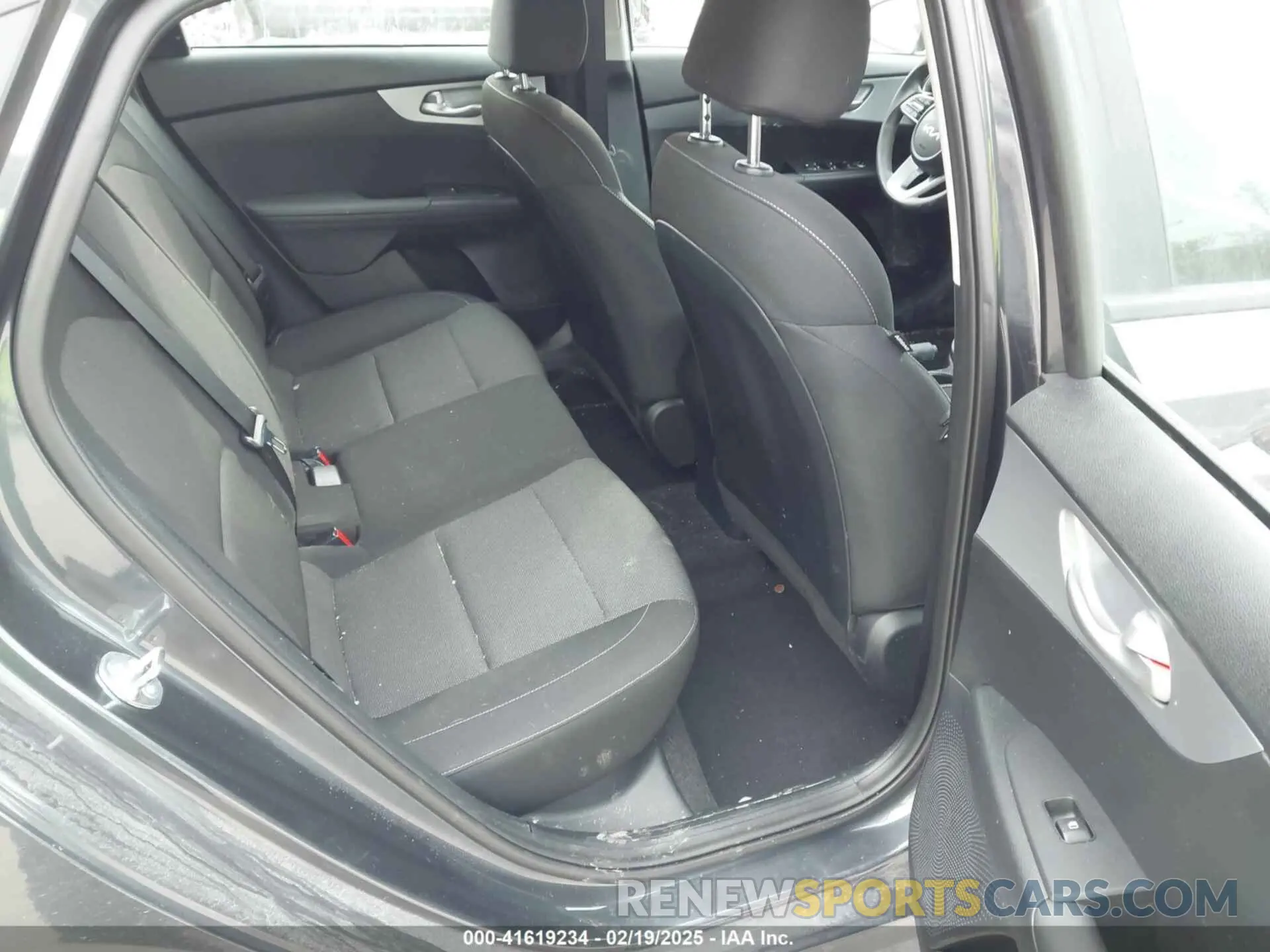 8 fotografías del automóvil dañado 3KPF24AD3RE816900 KIA FORTE 2024