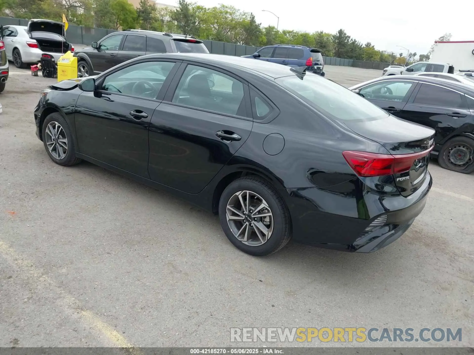 3 fotografías del automóvil dañado 3KPF24AD3RE817366 KIA FORTE 2024