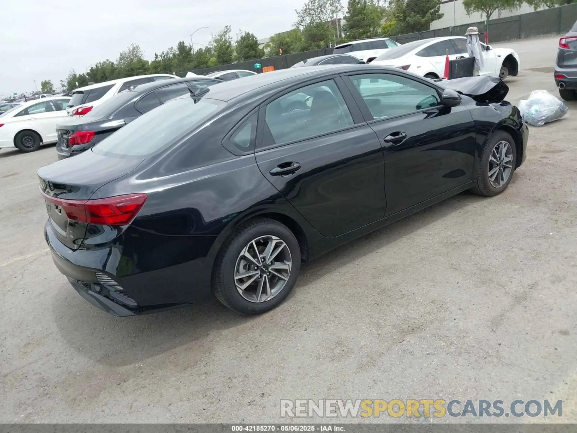 4 fotografías del automóvil dañado 3KPF24AD3RE817366 KIA FORTE 2024