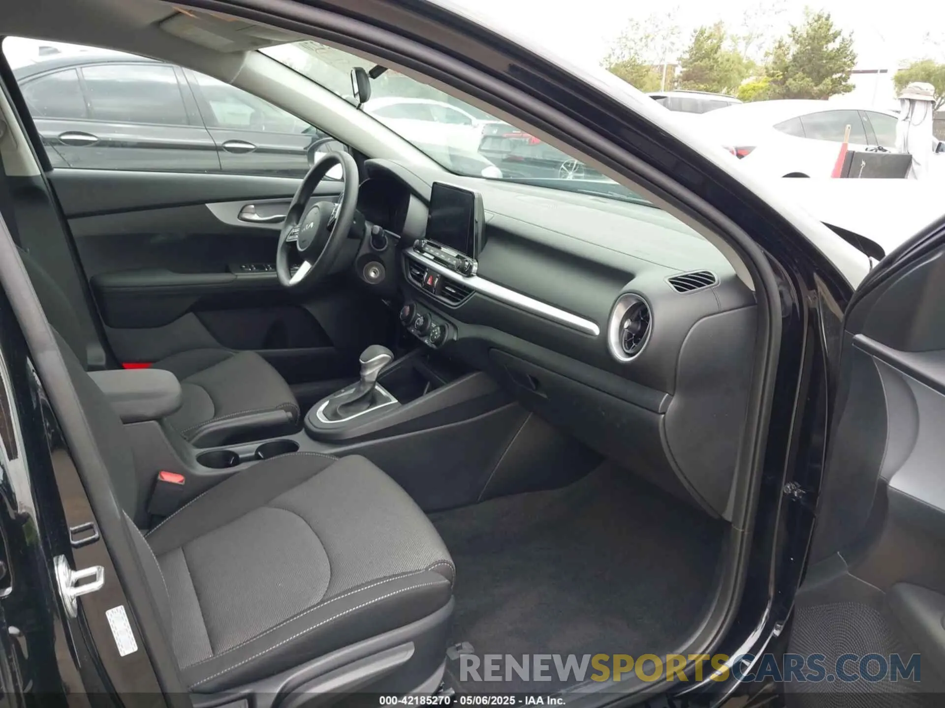 5 fotografías del automóvil dañado 3KPF24AD3RE817366 KIA FORTE 2024