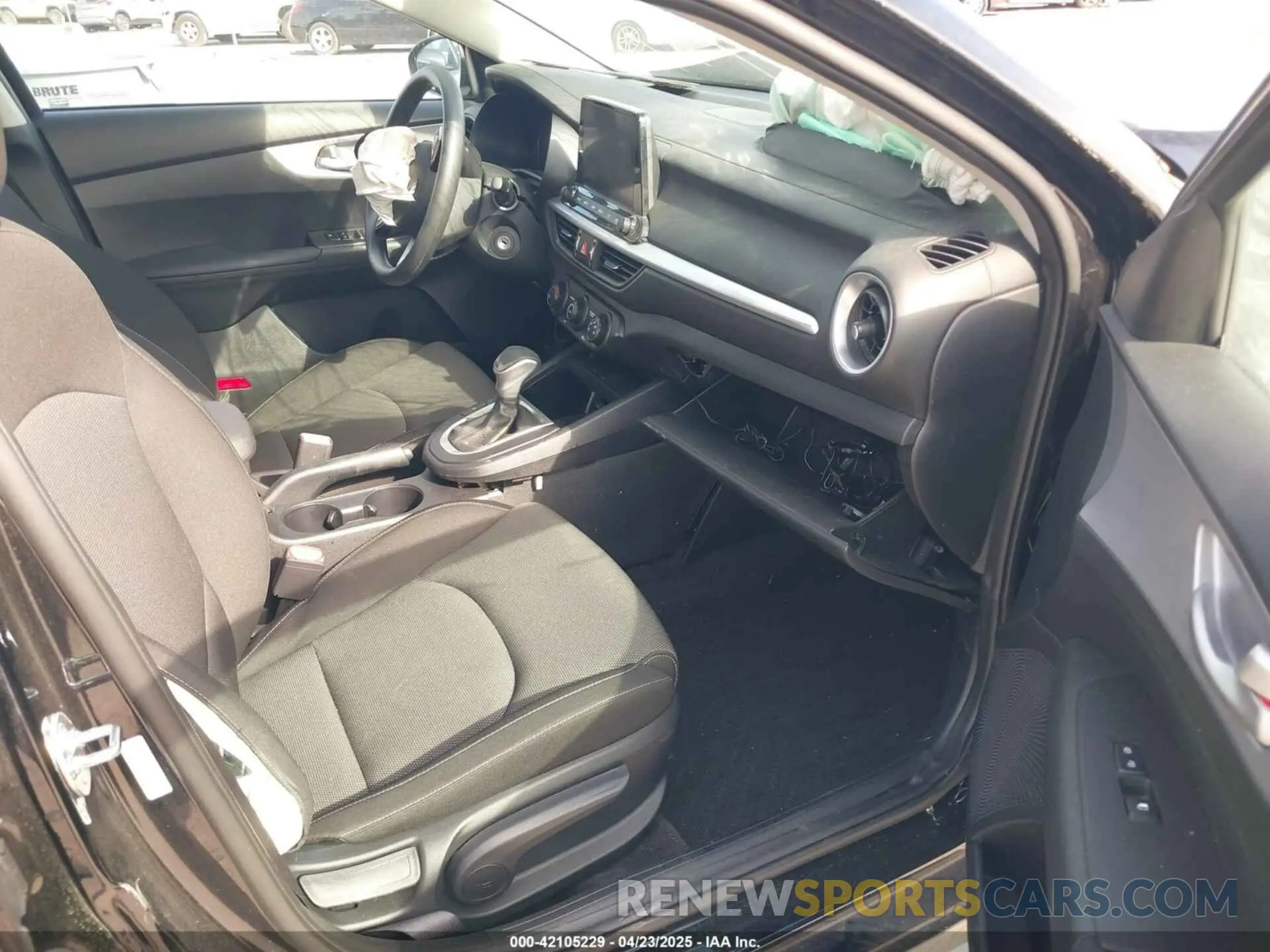5 fotografías del automóvil dañado 3KPF24AD3RE817626 KIA FORTE 2024