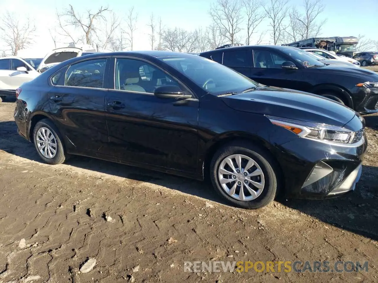 4 fotografías del automóvil dañado 3KPF24AD3RE820333 KIA FORTE 2024
