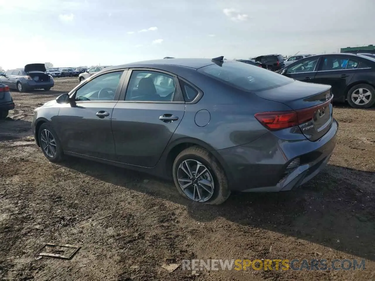 2 fotografías del automóvil dañado 3KPF24AD3RE829761 KIA FORTE 2024