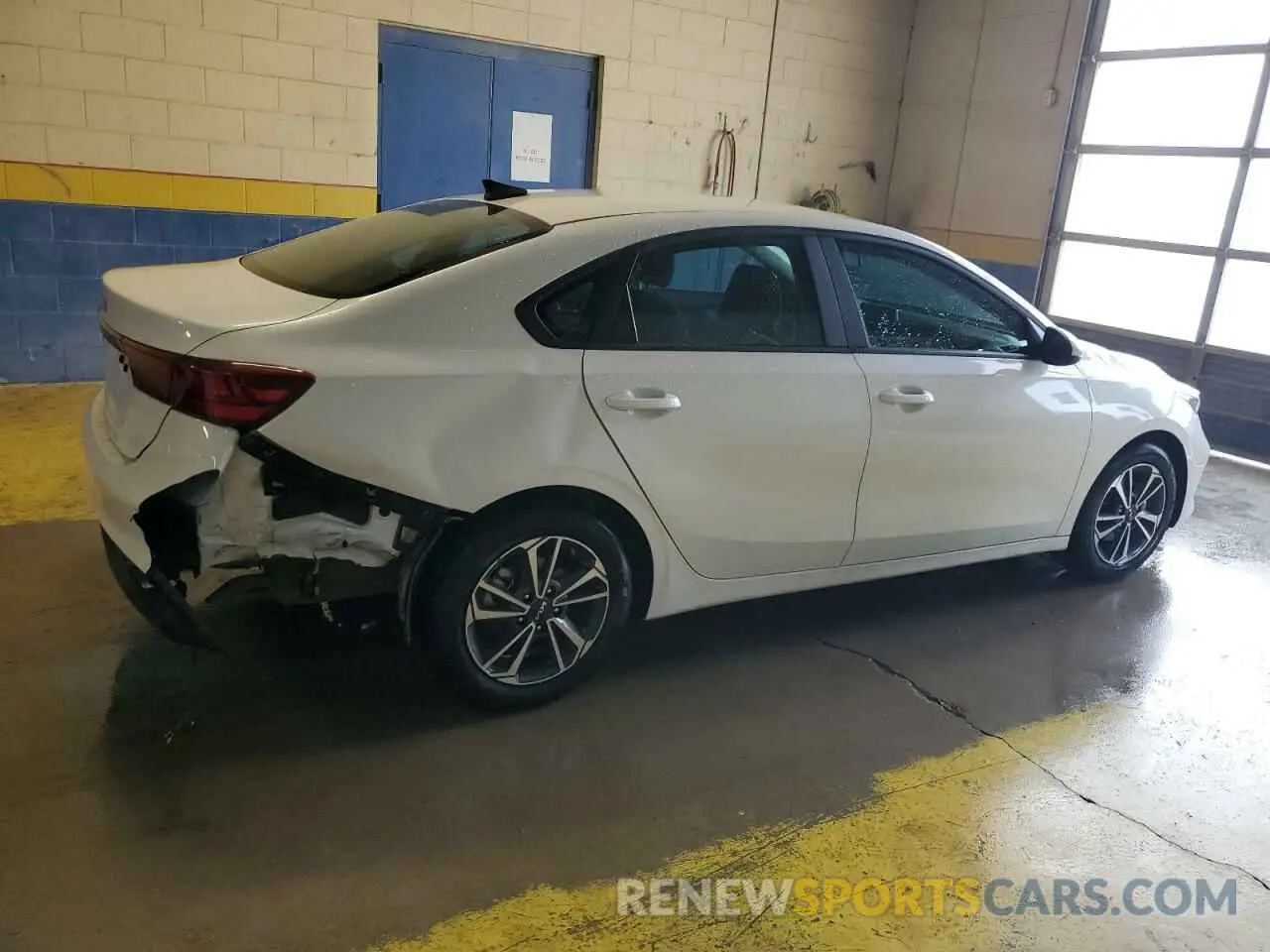 3 fotografías del automóvil dañado 3KPF24AD4RE721035 KIA FORTE 2024