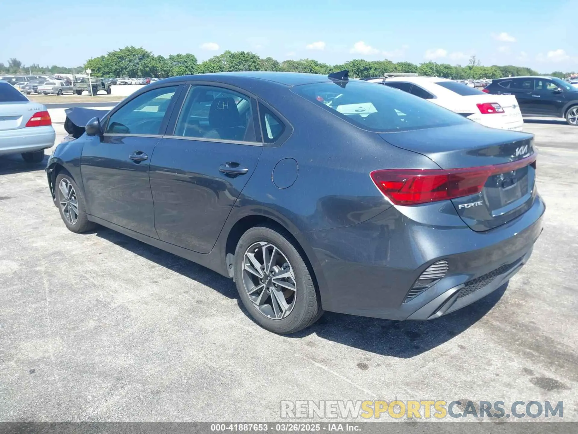 3 fotografías del automóvil dañado 3KPF24AD4RE727336 KIA FORTE 2024